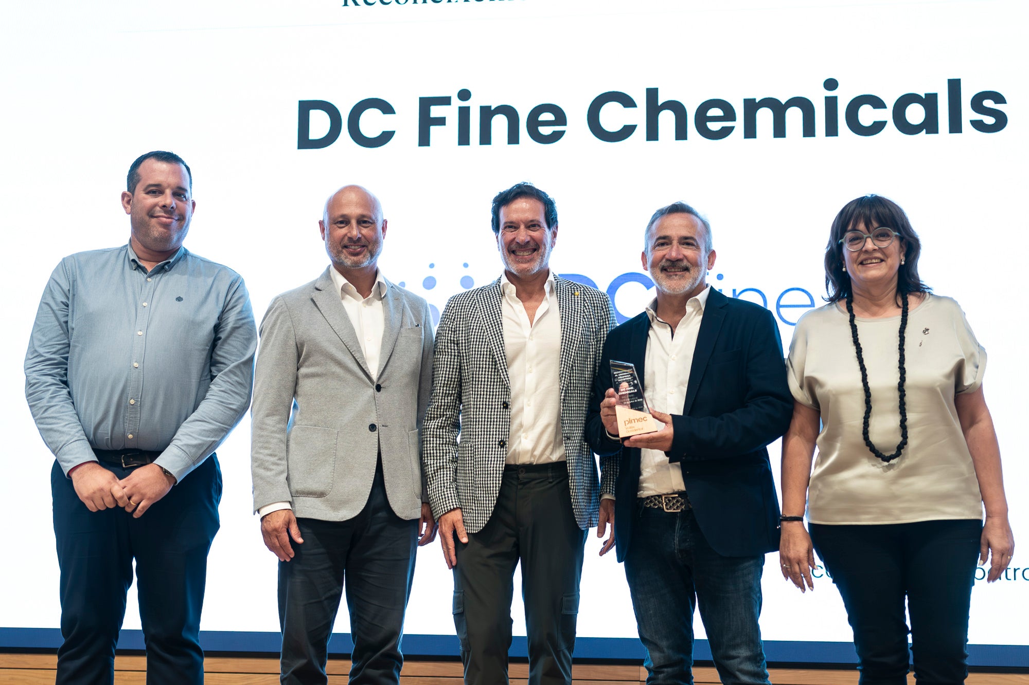 Pimec Vallès Occidental ha distingit set iniciatives empresarials en el marc de la celebració de la tercera edició dels Reconeixements Empresarials del Vallès Occidental. L’acte, celebrat aquest dilluns a Sant Cugat del Vallès, ha guardonat amb el Reconeixement al Comerç – Apassiona’t (Ripollet); Reconeixement a l’Impuls a la Formació Professional i al Talent – Escola Superior de Negocis (Sant Cugat del Vallès); Reconeixement Empresari/ària jove – AloaltoFoods (Cerdanyola del Vallès); Reconeixement Pime innovadora – Robin Hat (Rubí); Reconeixement al Creixement industrial – DC Fine Chemicals (Terrassa); Reconeixement a l’Associacionisme Empresarial – Gremi d’Escoles d’Idiomes de Catalunya (Sabadell); i Reconeixement a la Perspectiva de diversitat, sostenibilitat, seguretat i salut laboral – Lubritec (Barberà del Vallès)