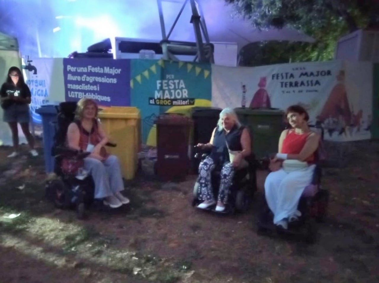 Tres persones amb mobilitat reduïda que van intentar anar a l'Espai Vela | Prou Barreres