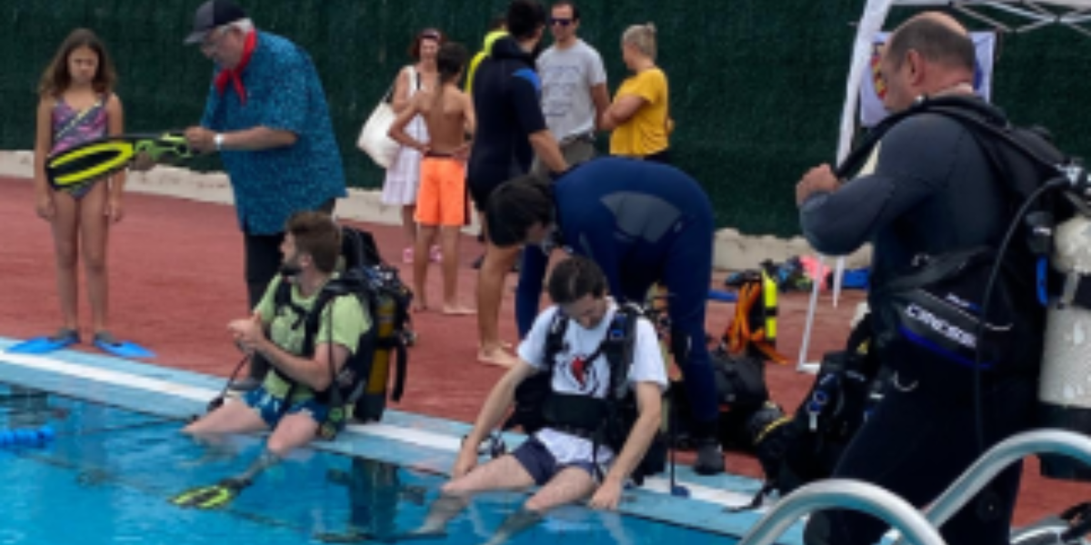La piscina municipal de La Maurina acull una activitat de busseig per la Festa Major / Cedida