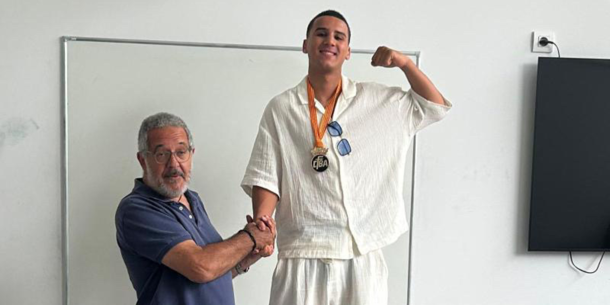 Mustafa Jr Chadlioui con Jesús Díaz, presidente de la Federación Catalana de boxeo / Cedida