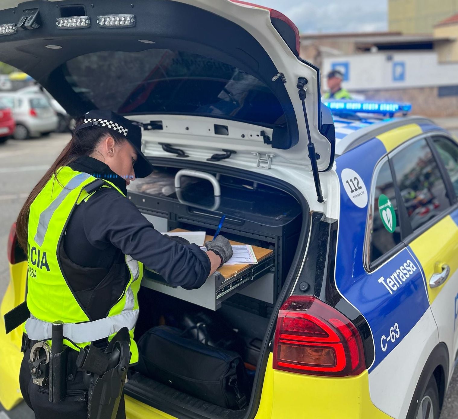 Escapa de la policia i l'enxampen conduint sense carnet i portant drogues | Policia Municipal de Terrassa