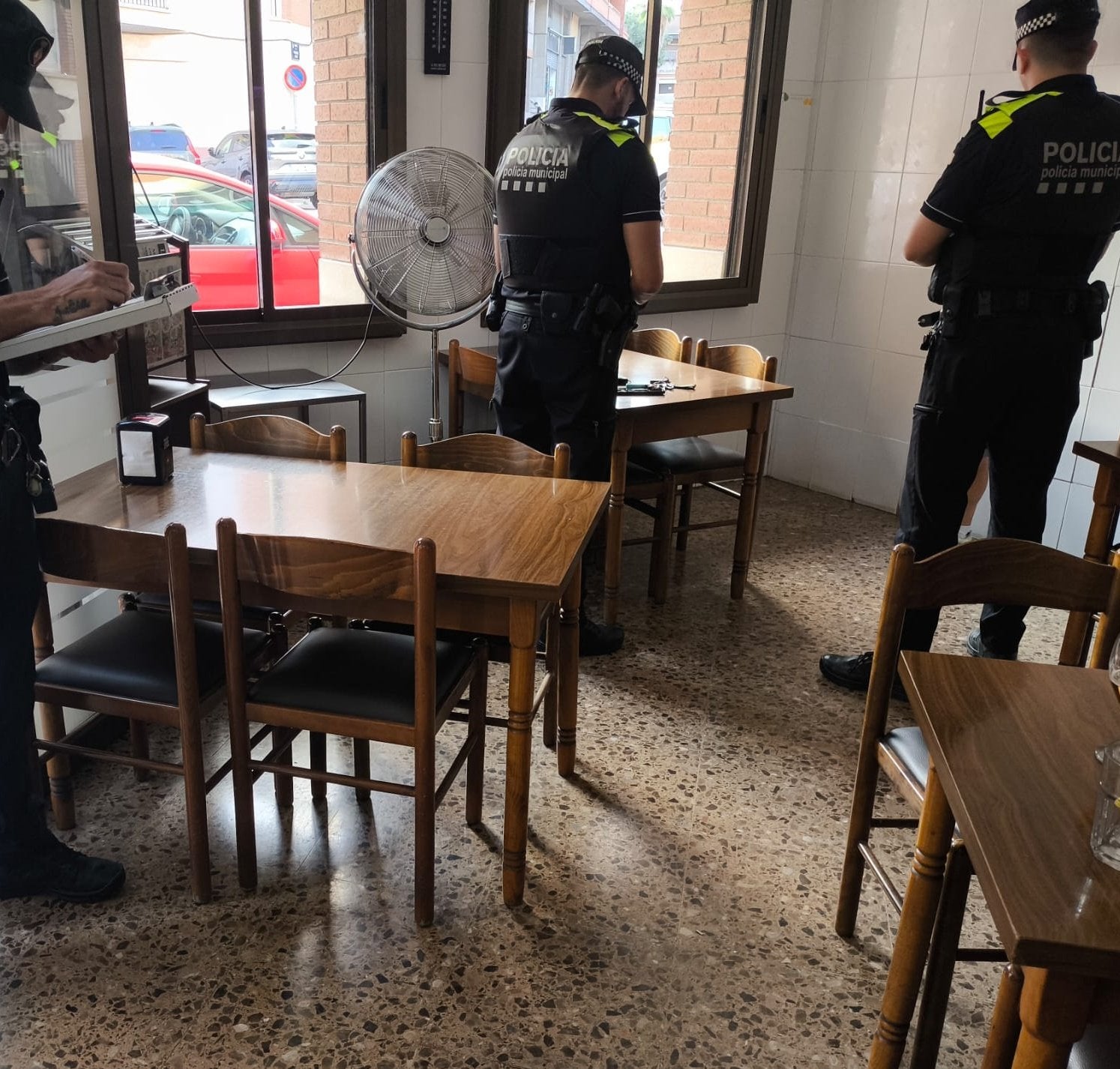 Dos denunciats i dotze identificats en una inspecció d'un bar a Terrassa | Policia Municipal de Terrassa