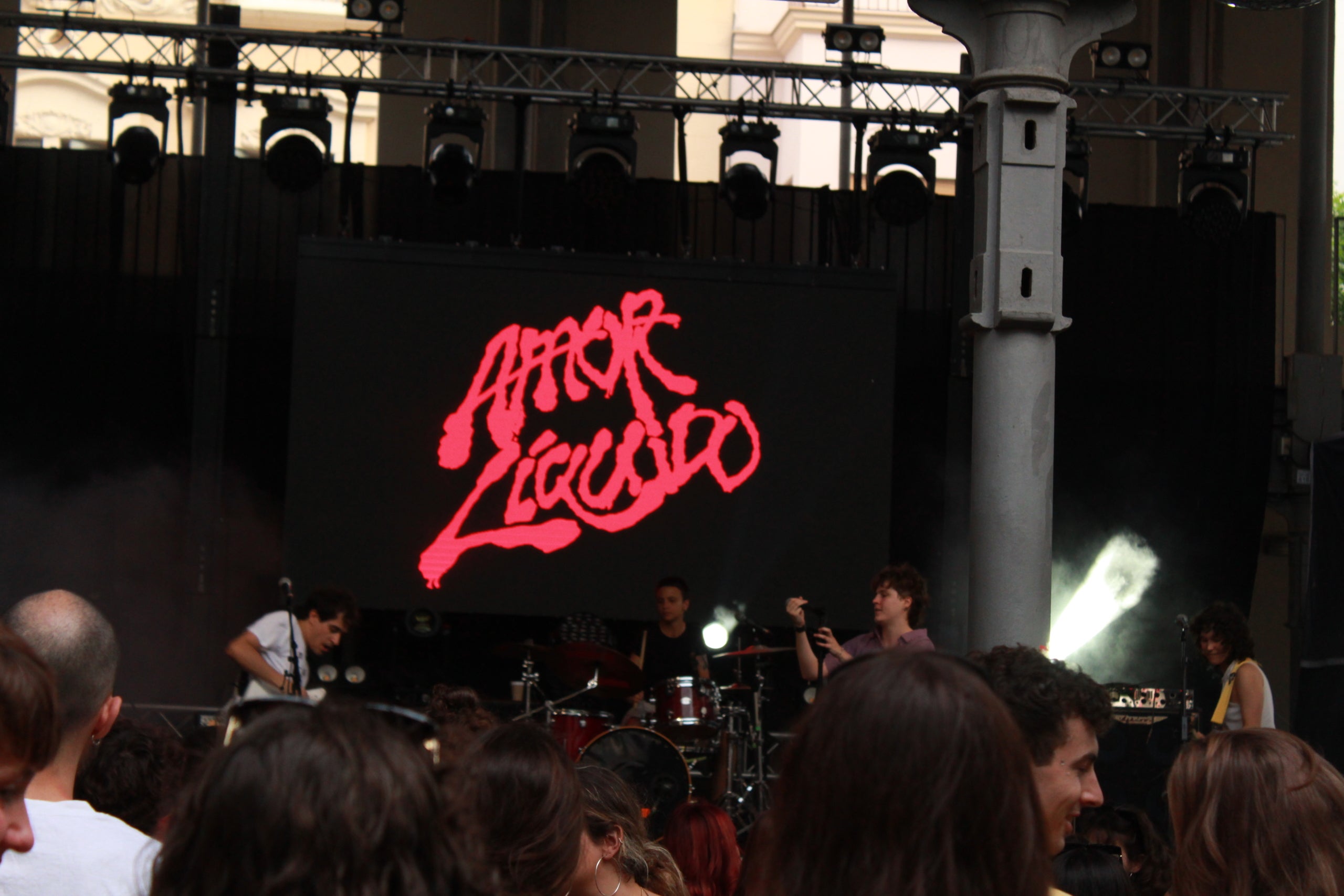 El grup madrileny de rock alternatiu Amor Líquido van tocar ahir, dissabte 5 de juliol, a l'Espai Vapor durant la Festa Major de Terrassa | Lucía Rivera