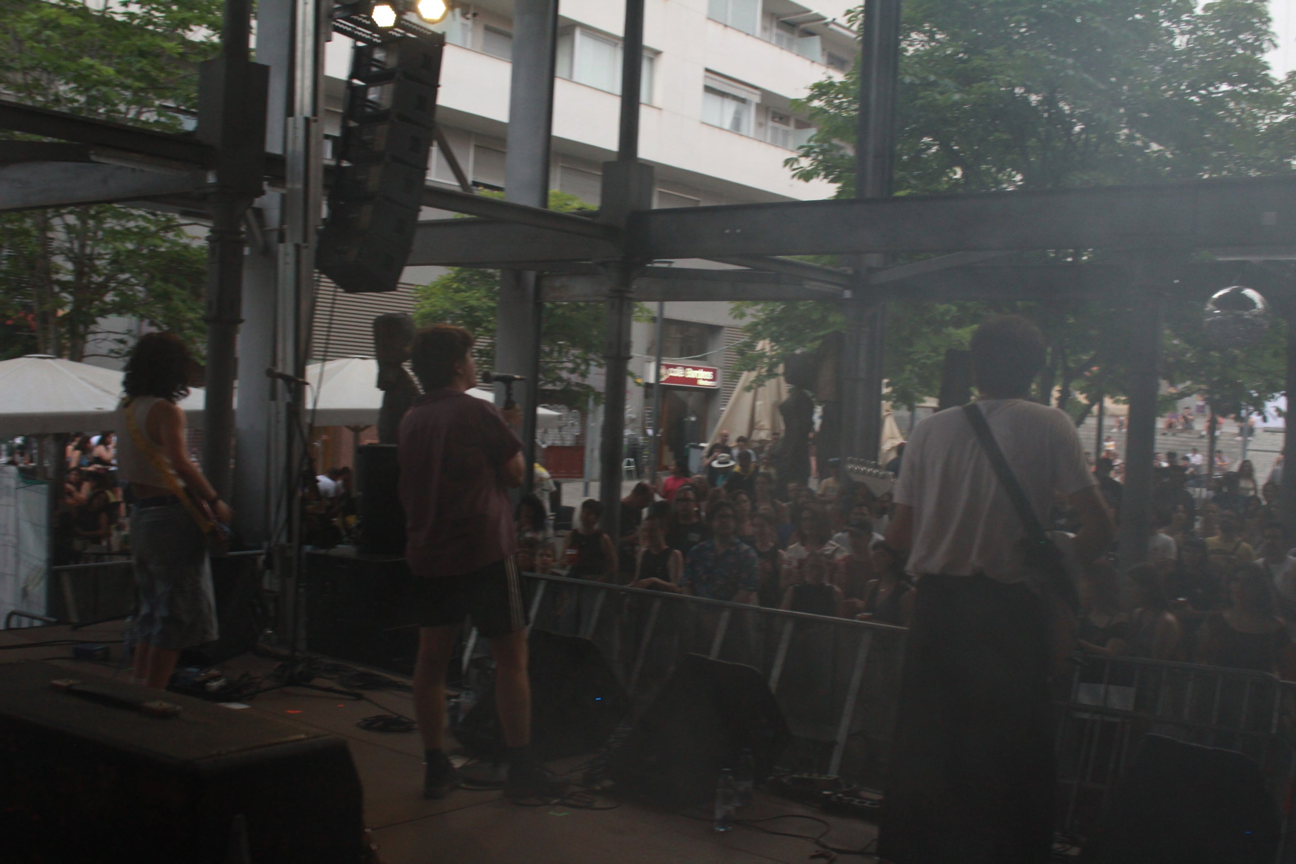 El grup madrileny de rock alternatiu Amor Líquido van tocar ahir, dissabte 5 de juliol, a l'Espai Vapor durant la Festa Major de Terrassa | Lucía Rivera