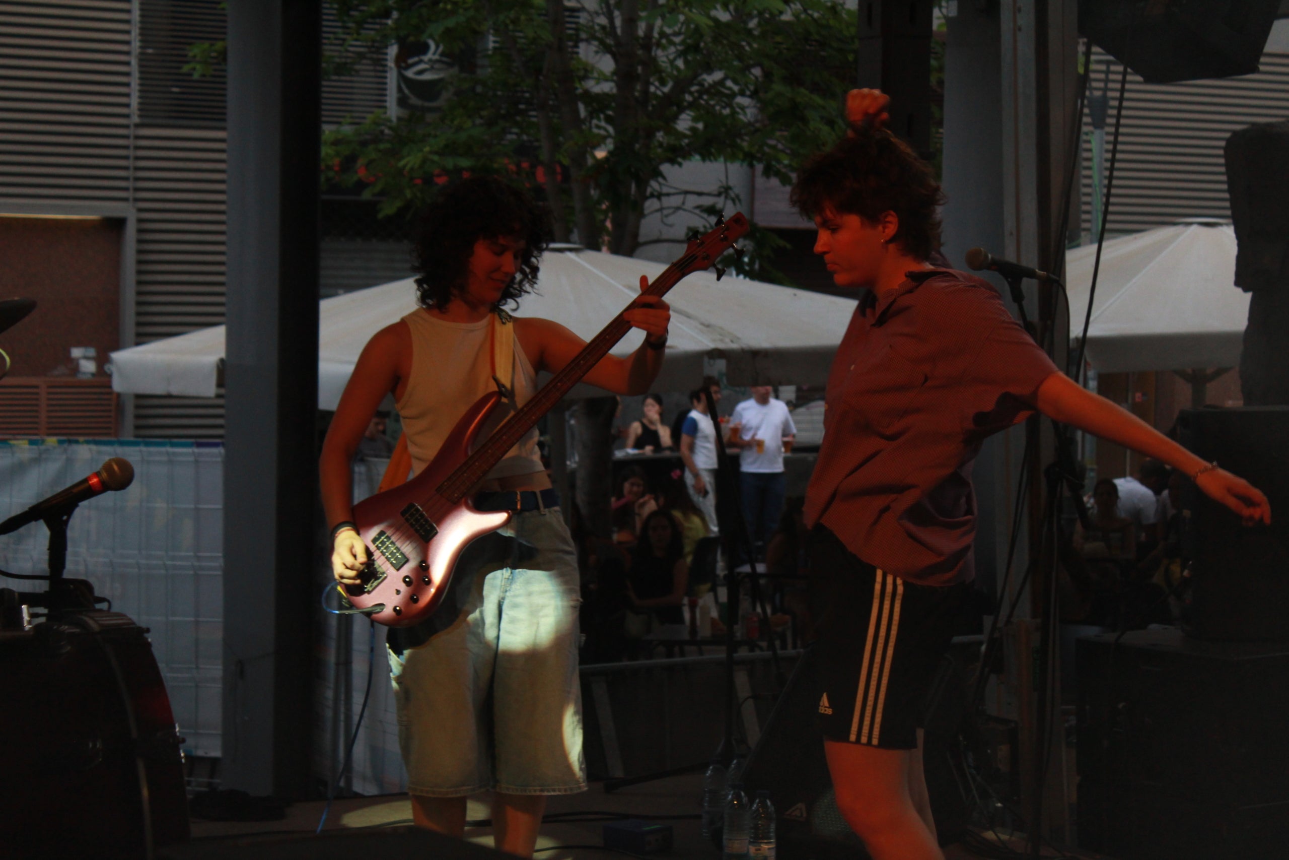 El grup madrileny de rock alternatiu Amor Líquido van tocar ahir, dissabte 5 de juliol, a l'Espai Vapor durant la Festa Major de Terrassa | Lucía Rivera