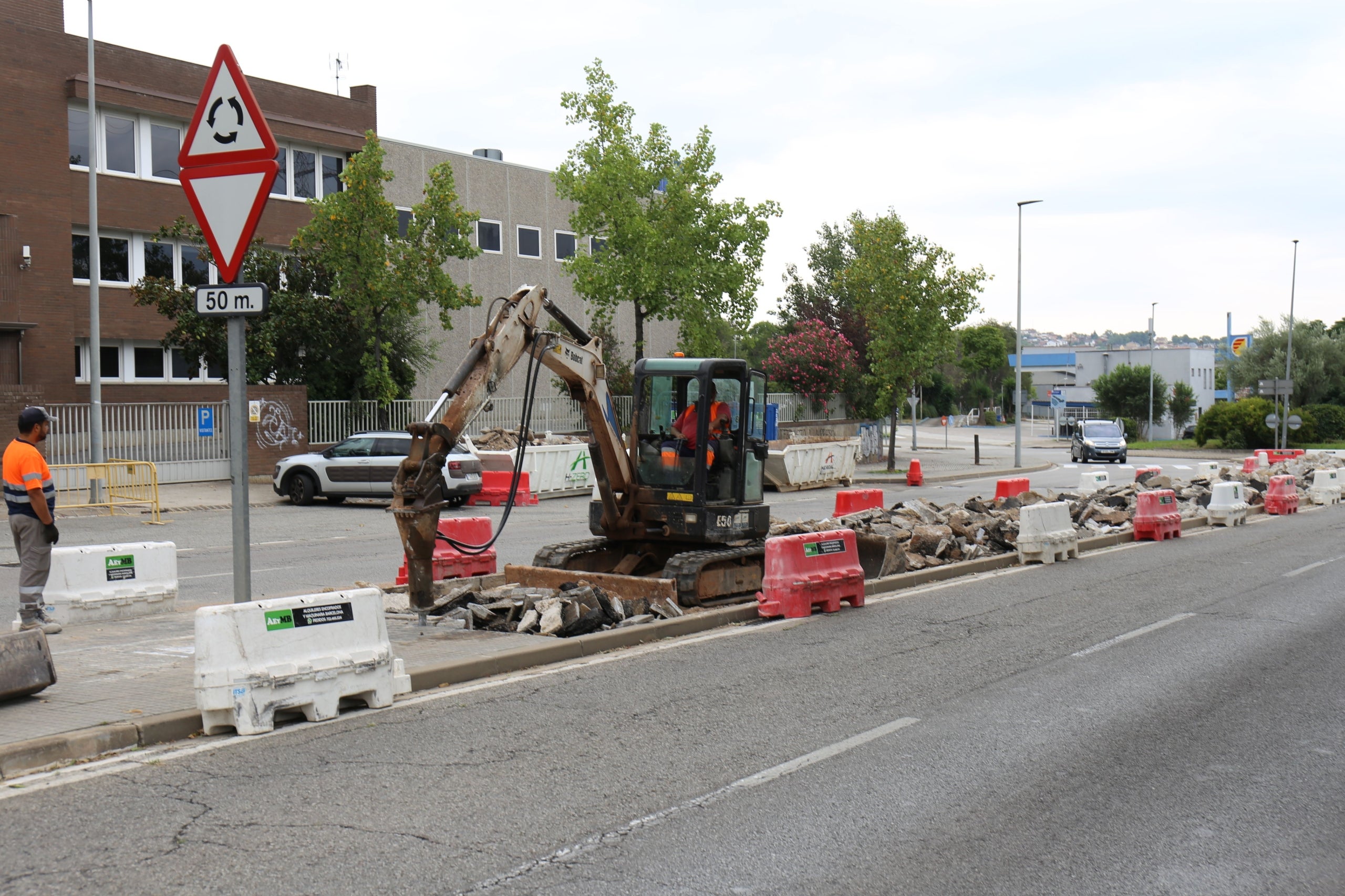 Arrenquen les obres d'asfaltat a l'avinguda del Vallès de Terrassa | Ajuntament de Terrassa
