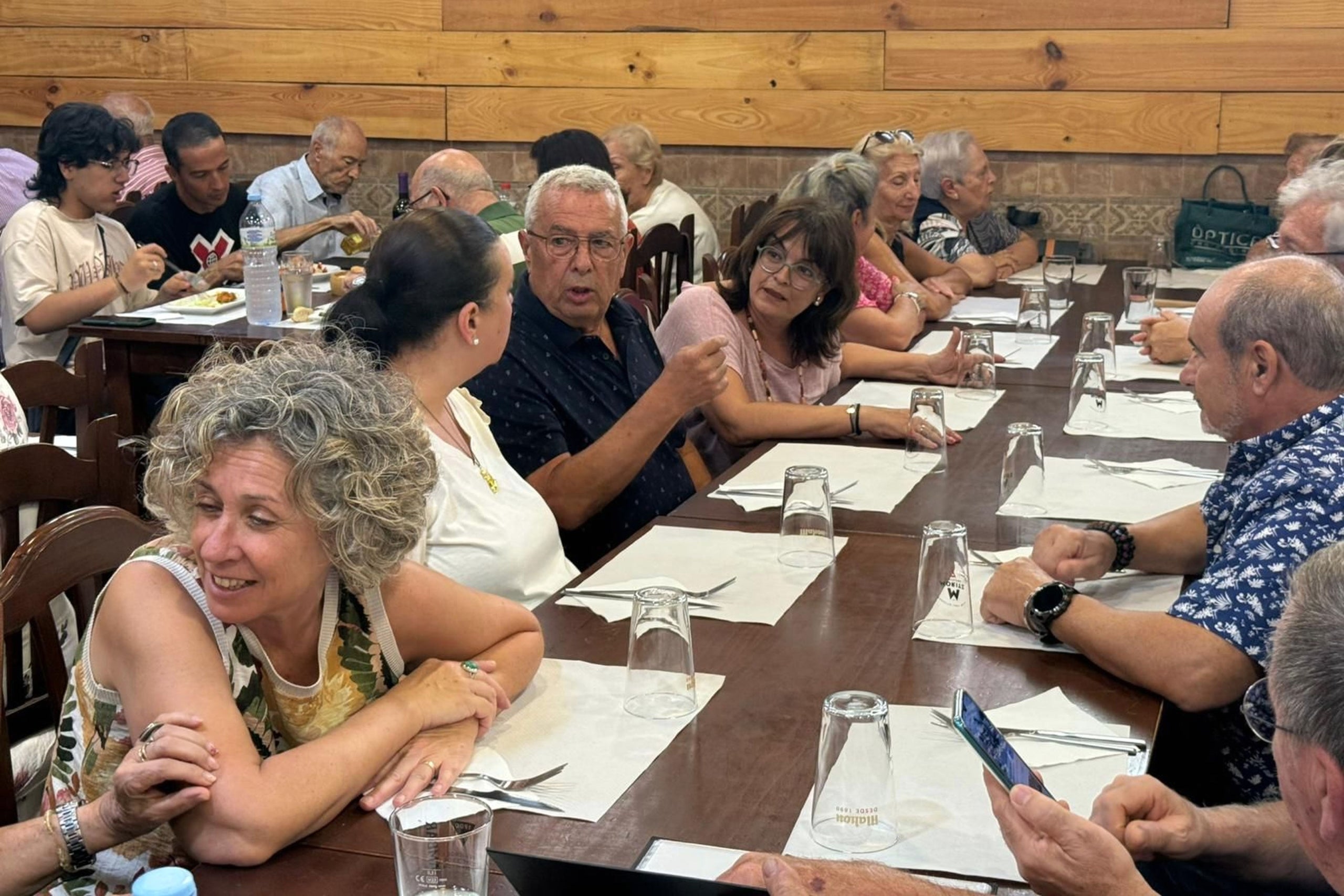L'alcaldessa accidental i tinenta d'alcalde, Meritxell Lluís, i la regidora de Gent Gran, Ruth Hibernón, han visitat el projecte 'Estiu Gent Gran' | Ajuntament de Terrassa