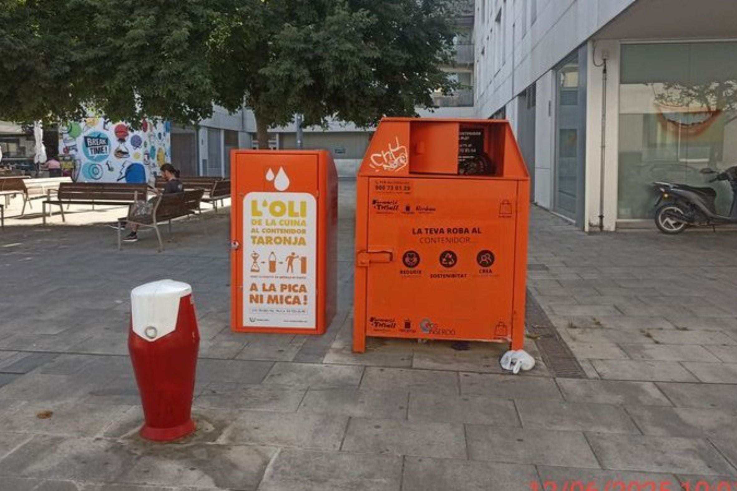 Contenedores naranjas de recogida de aceite | Ayuntamiento de Terrassa