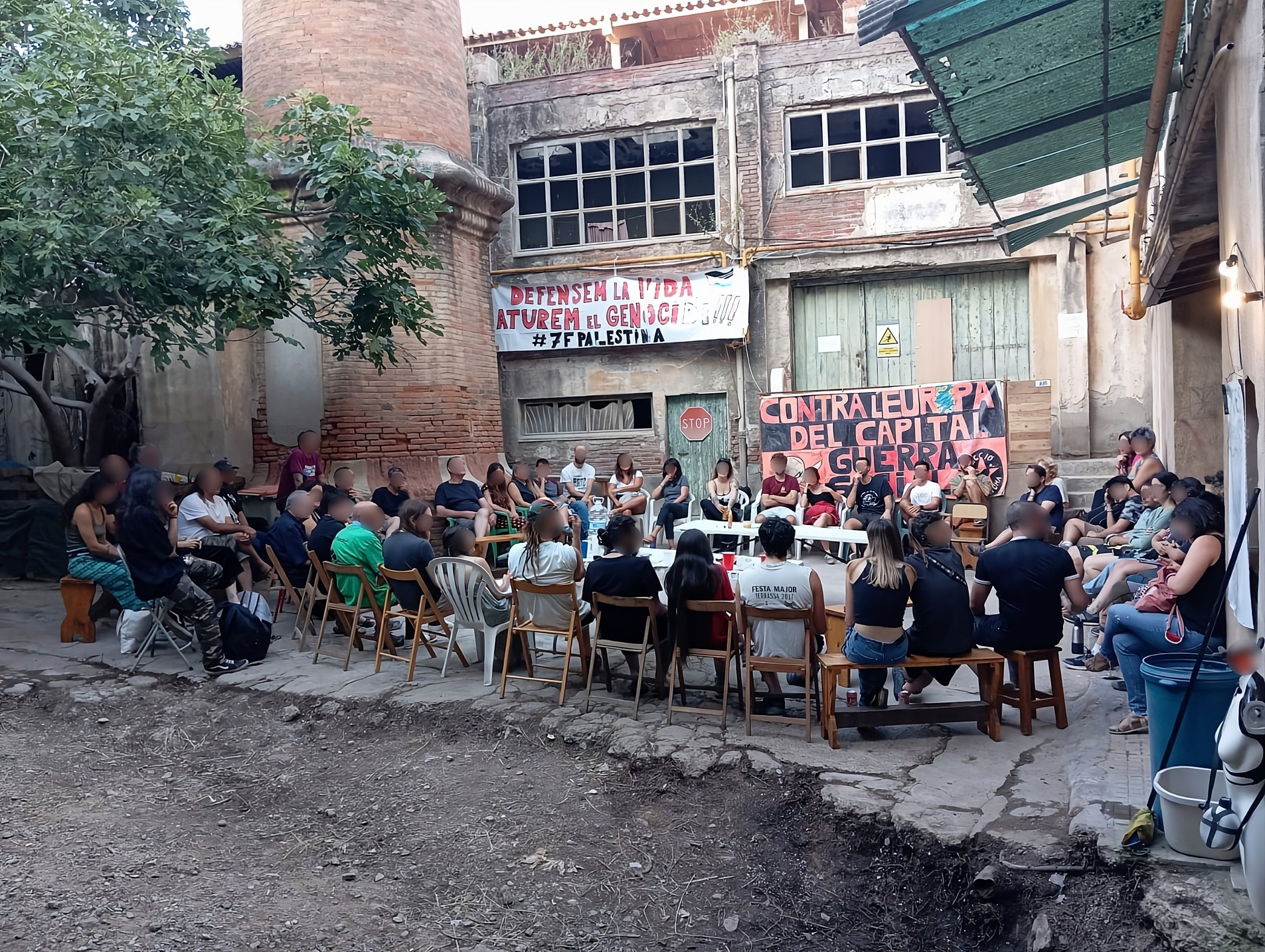 Asamblea de Okupas en el nuevo espacio okupado de Terrassa | Cedida