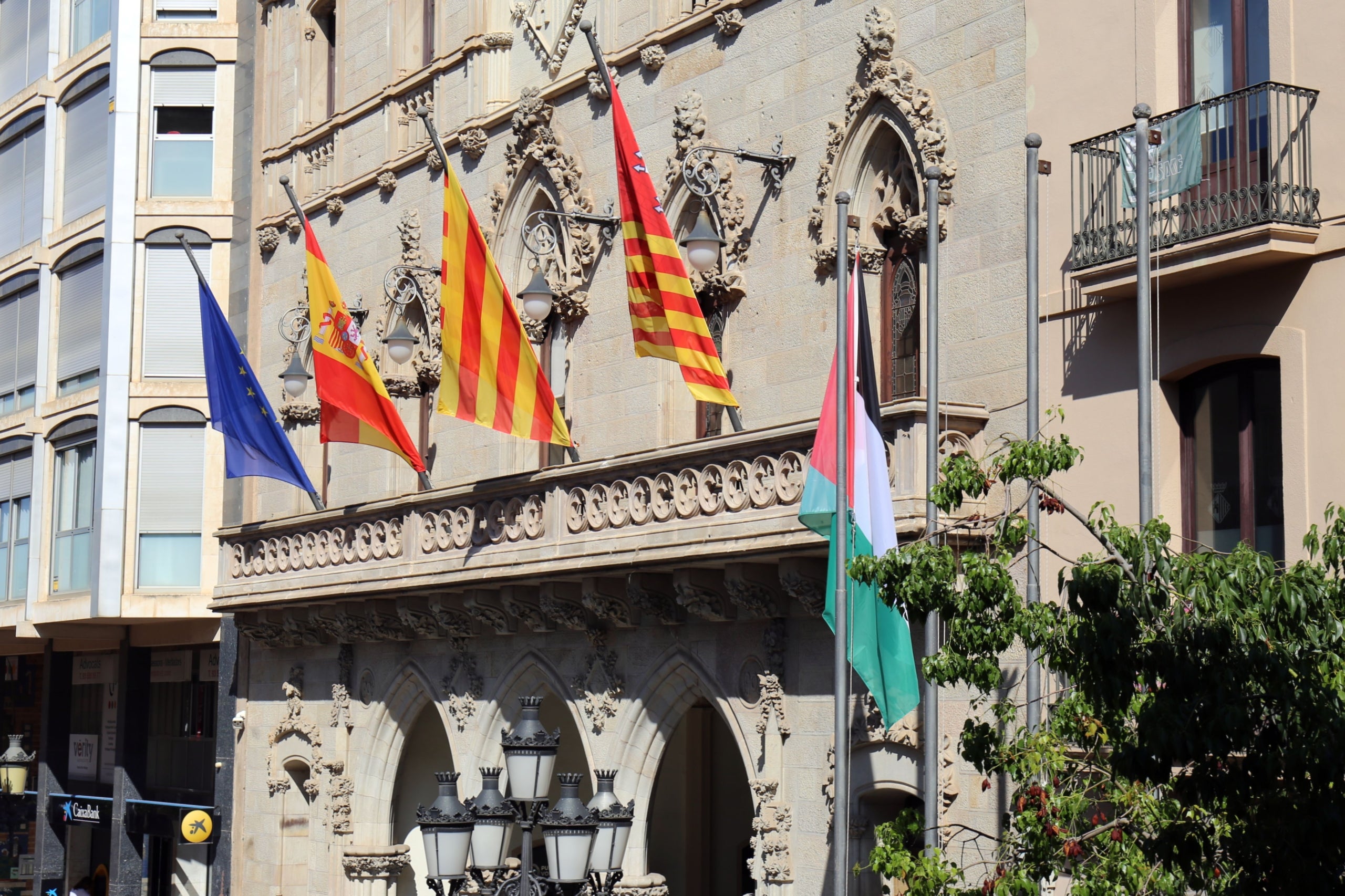 La bandera de Palestina ondea en el Ayuntamiento de Terrassa | Aj. Terrassa