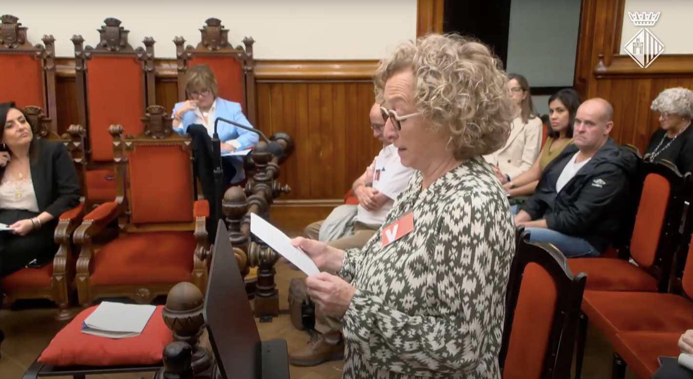 Maria Teresa Mollet, representante de la Asociación BiciTerrassa (BiTer), en el Pleno Municipal del 26 de septiembre | Ayuntamiento de Terrassa
