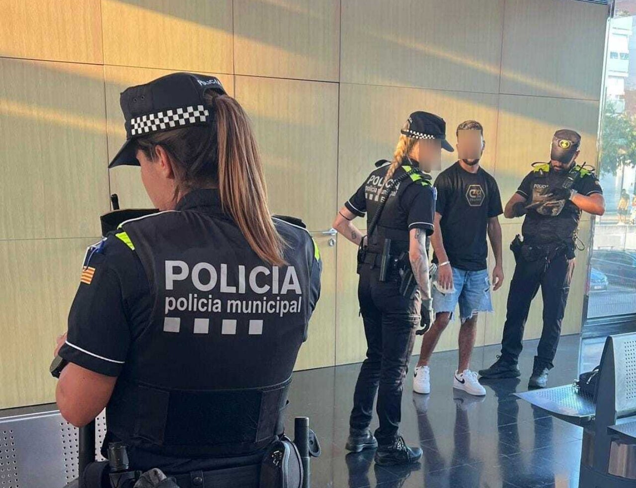 Dispositiu policial a l'estació de Terrassa Est | PMT