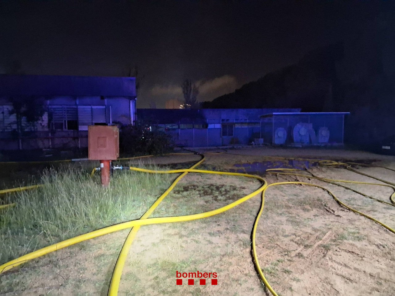 Incendio en una nave de la calle de Pedra Blanca | Bombers