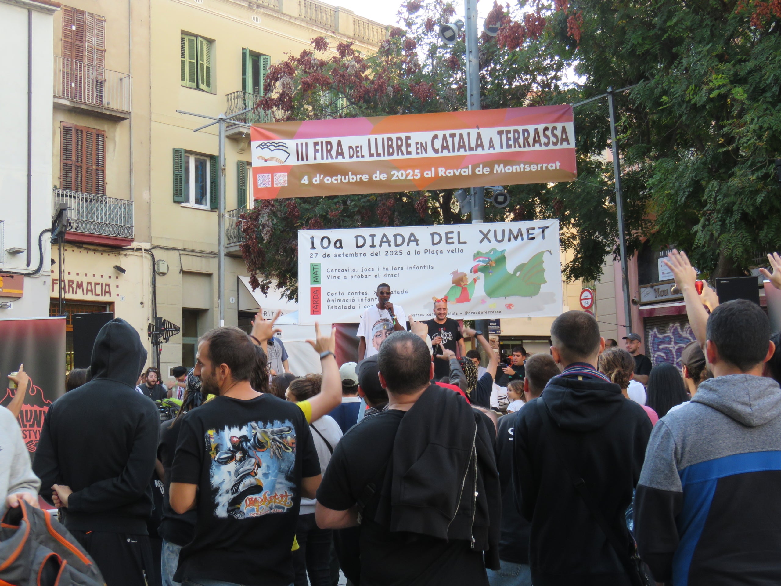 La plaça Vella s'ha omplert aquest divendres, 26 de setembre, de música i rimes amb el Catalunya Freestyle, la primera competició de freestyle en català de la història. Una vintena de participants van mostrar el seu talent davant d'un jurat format per Lildami, Kapo 013, Joel Diaz, Galgo Lento i Sergi Anguera. Els tres millors classificats van aconseguir un premi de 200 euros i l'oportunitat de competir a la gran final del Catalunya Freestyle. La jornada va finalitzar amb un showcase del grup terrassenc, Hereus del Beat | Oriol Manrique