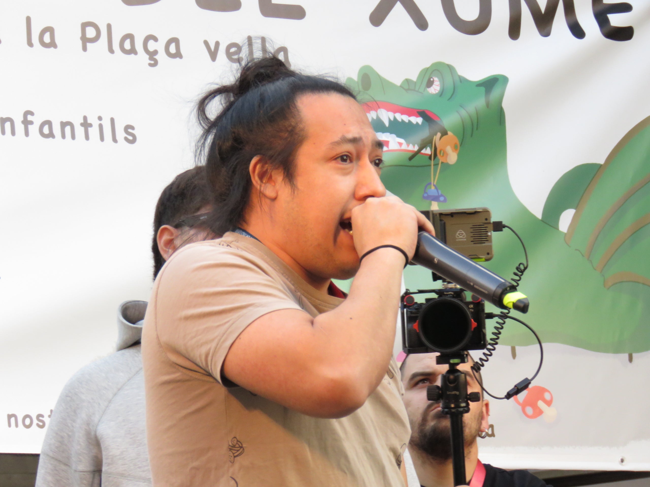La plaça Vella s'ha omplert aquest divendres, 26 de setembre, de música i rimes amb el Catalunya Freestyle, la primera competició de freestyle en català de la història. Una vintena de participants van mostrar el seu talent davant d'un jurat format per Lildami, Kapo 013, Joel Diaz, Galgo Lento i Sergi Anguera. Els tres millors classificats van aconseguir un premi de 200 euros i l'oportunitat de competir a la gran final del Catalunya Freestyle. La jornada va finalitzar amb un showcase del grup terrassenc, Hereus del Beat | Oriol Manrique