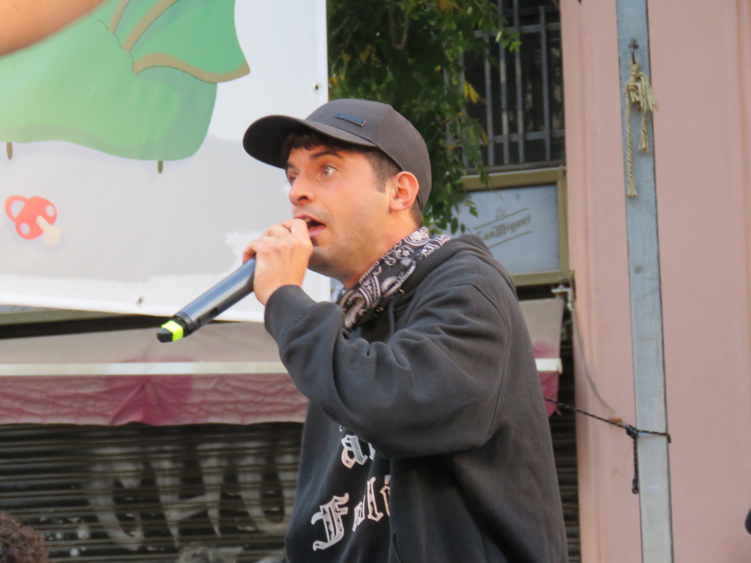 La plaça Vella s'ha omplert aquest divendres, 26 de setembre, de música i rimes amb el Catalunya Freestyle, la primera competició de freestyle en català de la història. Una vintena de participants van mostrar el seu talent davant d'un jurat format per Lildami, Kapo 013, Joel Diaz, Galgo Lento i Sergi Anguera. Els tres millors classificats van aconseguir un premi de 200 euros i l'oportunitat de competir a la gran final del Catalunya Freestyle. La jornada va finalitzar amb un showcase del grup terrassenc, Hereus del Beat | Oriol Manrique