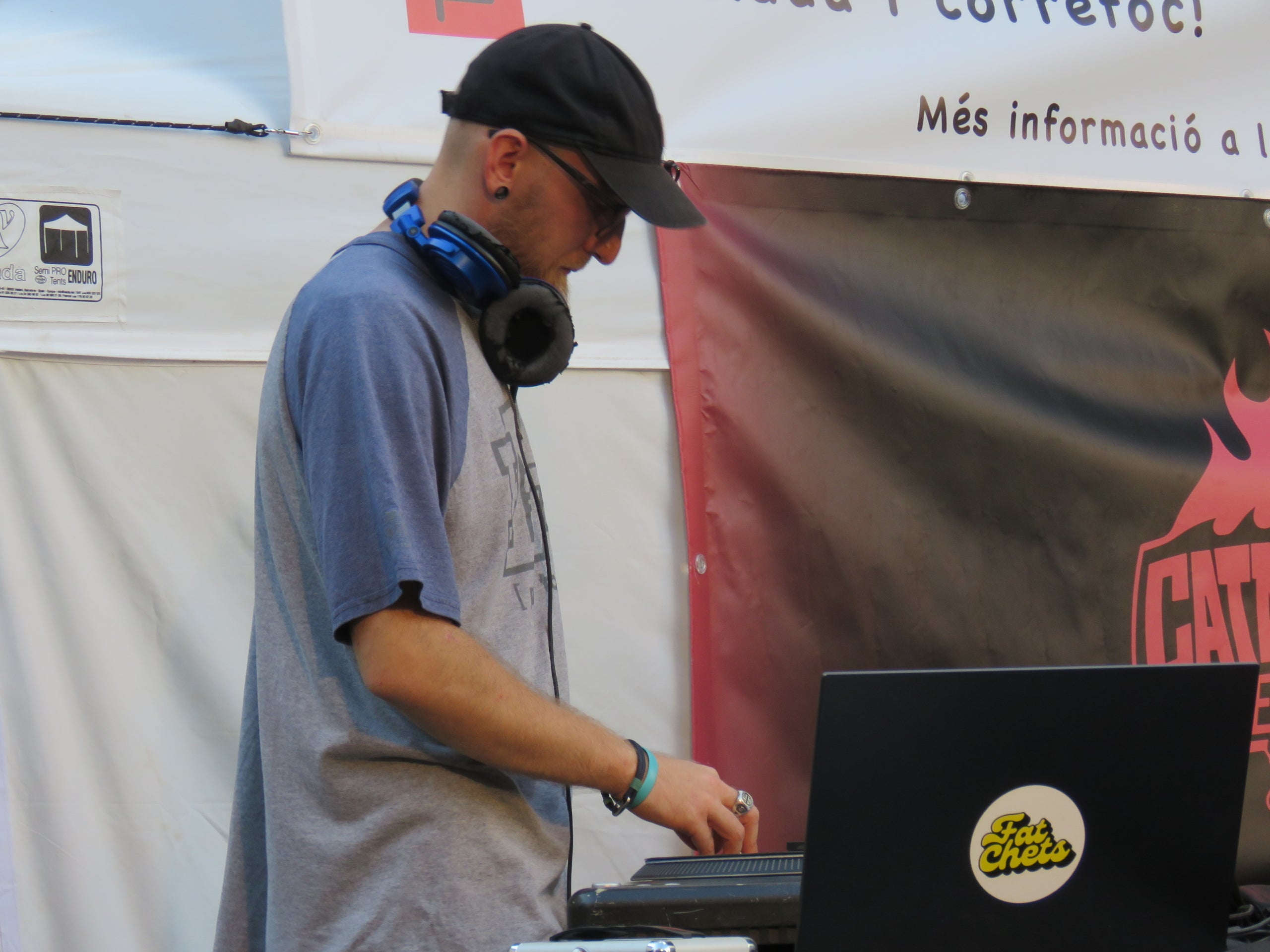 La plaça Vella s'ha omplert aquest divendres, 26 de setembre, de música i rimes amb el Catalunya Freestyle, la primera competició de freestyle en català de la història. Una vintena de participants van mostrar el seu talent davant d'un jurat format per Lildami, Kapo 013, Joel Diaz, Galgo Lento i Sergi Anguera. Els tres millors classificats van aconseguir un premi de 200 euros i l'oportunitat de competir a la gran final del Catalunya Freestyle. La jornada va finalitzar amb un showcase del grup terrassenc, Hereus del Beat | Oriol Manrique