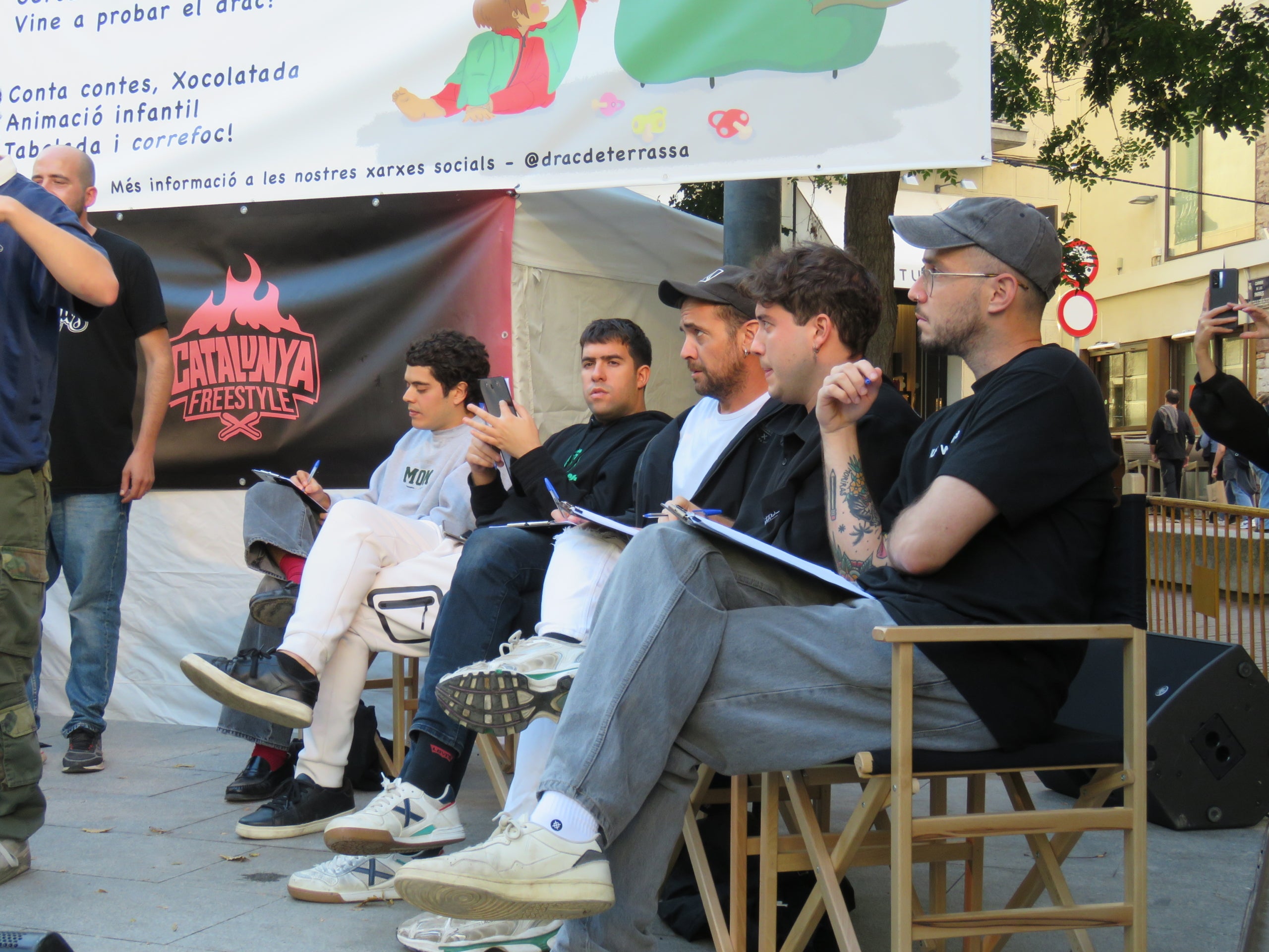 La plaça Vella s'ha omplert aquest divendres, 26 de setembre, de música i rimes amb el Catalunya Freestyle, la primera competició de freestyle en català de la història. Una vintena de participants van mostrar el seu talent davant d'un jurat format per Lildami, Kapo 013, Joel Diaz, Galgo Lento i Sergi Anguera. Els tres millors classificats van aconseguir un premi de 200 euros i l'oportunitat de competir a la gran final del Catalunya Freestyle. La jornada va finalitzar amb un showcase del grup terrassenc, Hereus del Beat | Oriol Manrique