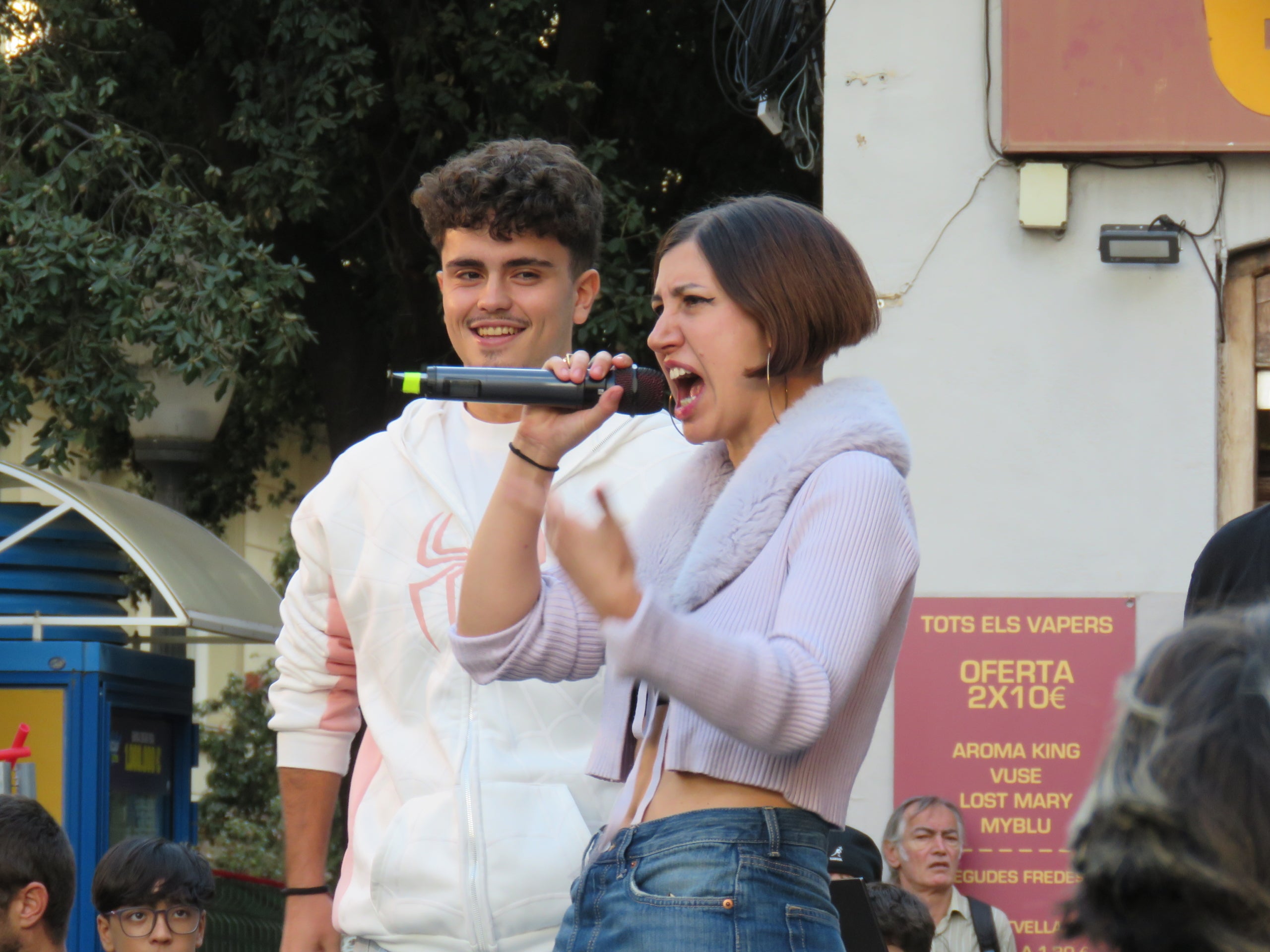 La plaça Vella s'ha omplert aquest divendres, 26 de setembre, de música i rimes amb el Catalunya Freestyle, la primera competició de freestyle en català de la història. Una vintena de participants van mostrar el seu talent davant d'un jurat format per Lildami, Kapo 013, Joel Diaz, Galgo Lento i Sergi Anguera. Els tres millors classificats van aconseguir un premi de 200 euros i l'oportunitat de competir a la gran final del Catalunya Freestyle. La jornada va finalitzar amb un showcase del grup terrassenc, Hereus del Beat | Oriol Manrique