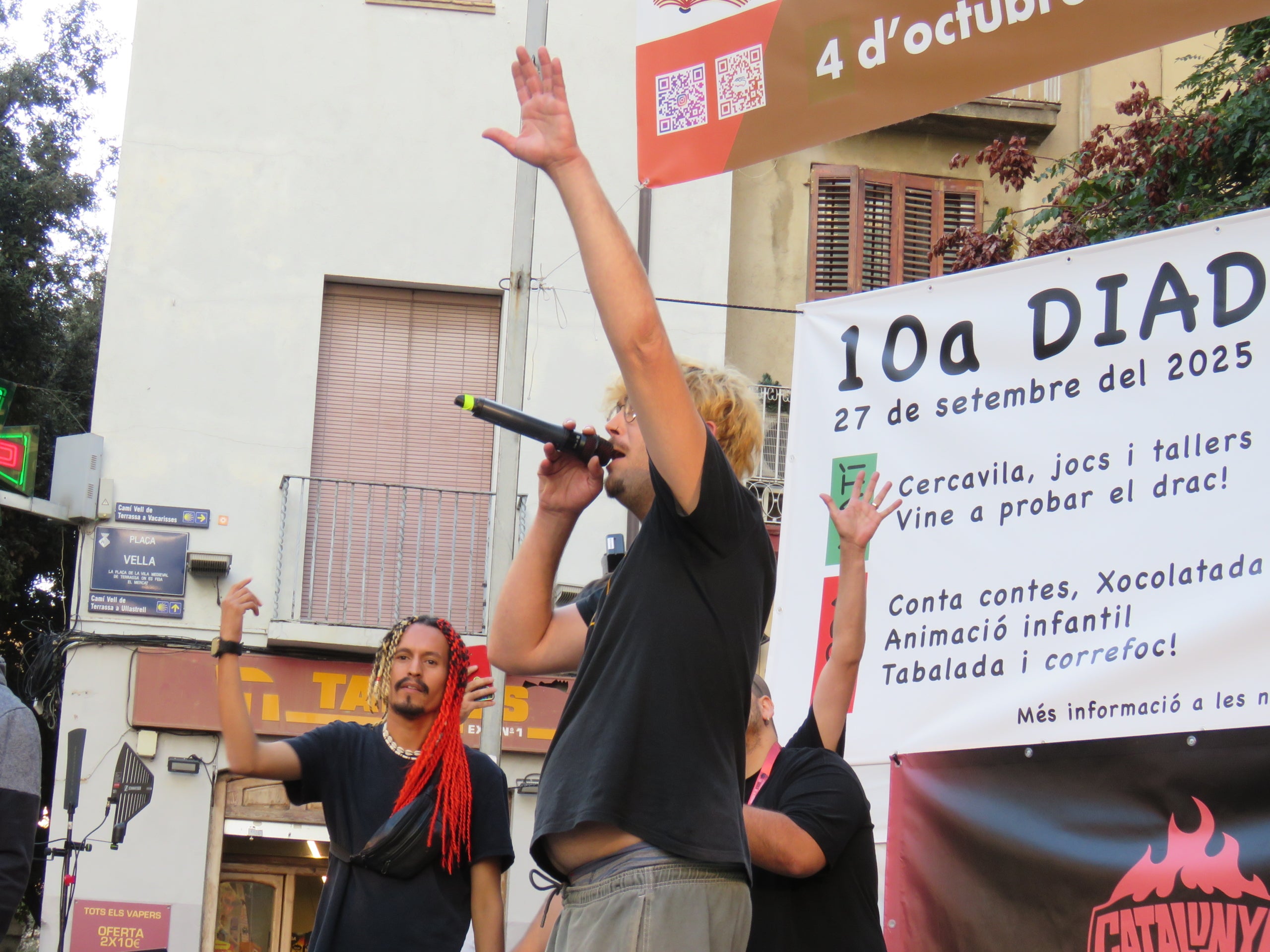 La plaça Vella s'ha omplert aquest divendres, 26 de setembre, de música i rimes amb el Catalunya Freestyle, la primera competició de freestyle en català de la història. Una vintena de participants van mostrar el seu talent davant d'un jurat format per Lildami, Kapo 013, Joel Diaz, Galgo Lento i Sergi Anguera. Els tres millors classificats van aconseguir un premi de 200 euros i l'oportunitat de competir a la gran final del Catalunya Freestyle. La jornada va finalitzar amb un showcase del grup terrassenc, Hereus del Beat | Oriol Manrique