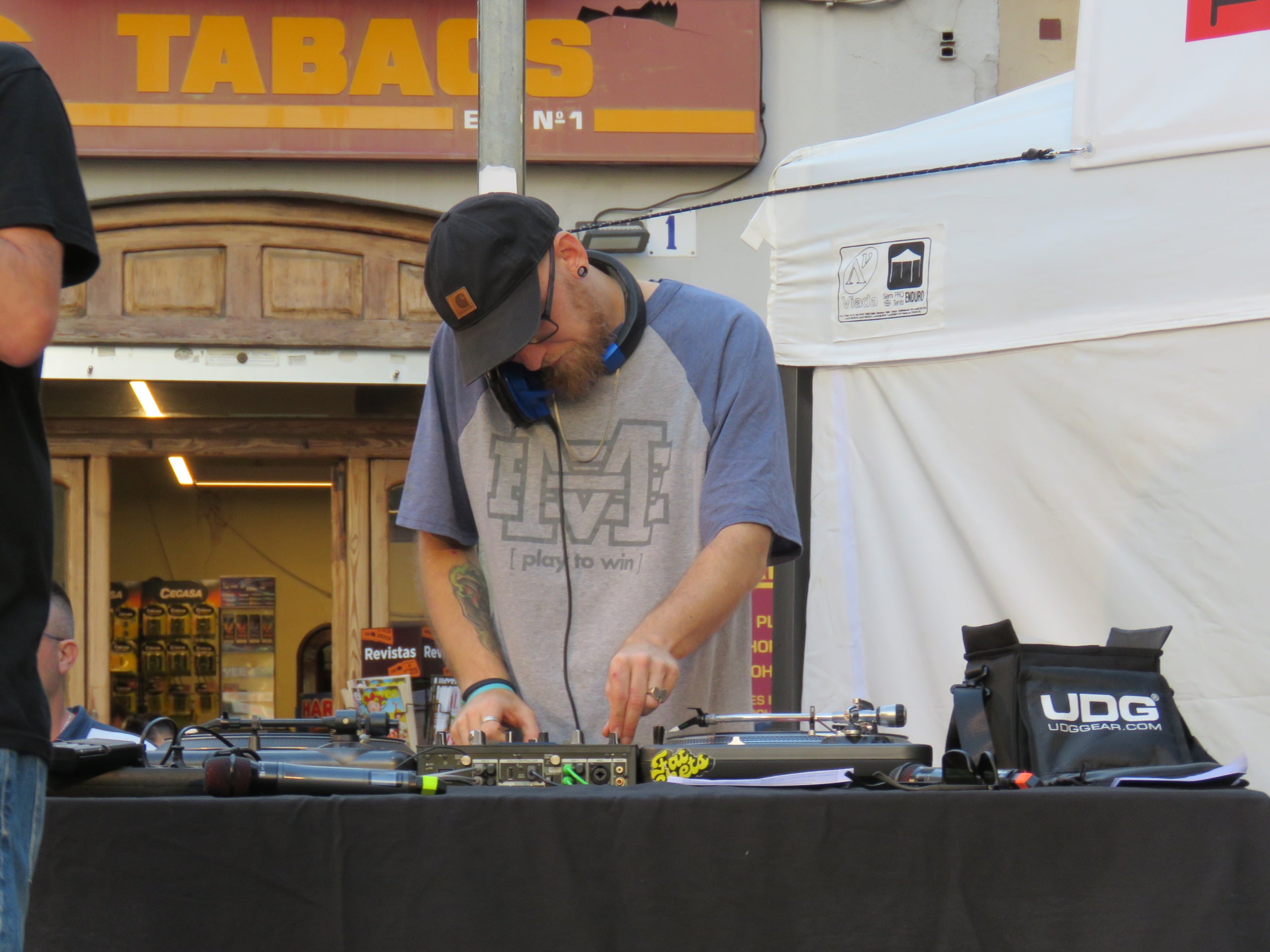 La plaça Vella s'ha omplert aquest divendres, 26 de setembre, de música i rimes amb el Catalunya Freestyle, la primera competició de freestyle en català de la història. Una vintena de participants van mostrar el seu talent davant d'un jurat format per Lildami, Kapo 013, Joel Diaz, Galgo Lento i Sergi Anguera. Els tres millors classificats van aconseguir un premi de 200 euros i l'oportunitat de competir a la gran final del Catalunya Freestyle. La jornada va finalitzar amb un showcase del grup terrassenc, Hereus del Beat | Oriol Manrique