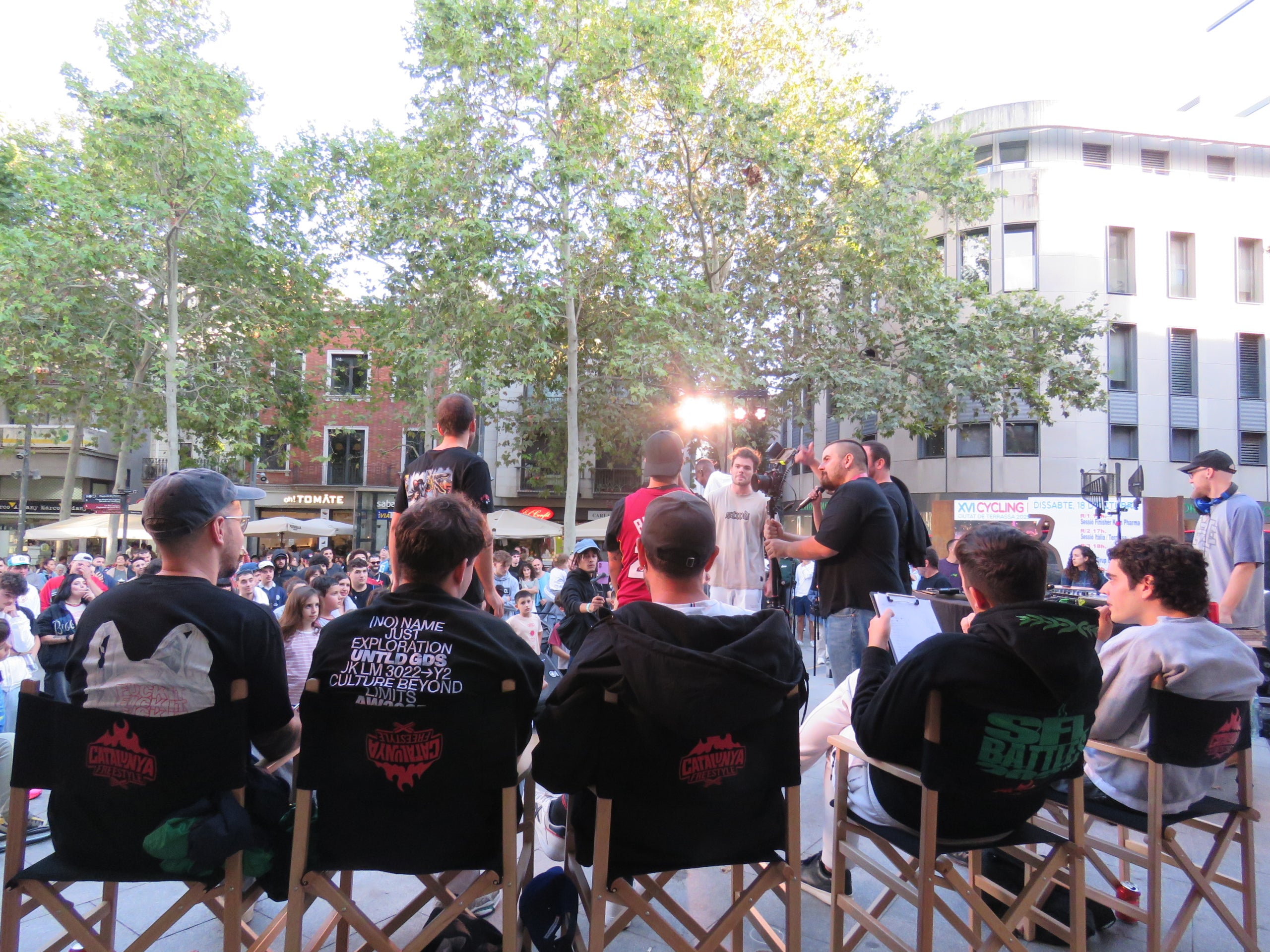La plaça Vella s'ha omplert aquest divendres, 26 de setembre, de música i rimes amb el Catalunya Freestyle, la primera competició de freestyle en català de la història. Una vintena de participants van mostrar el seu talent davant d'un jurat format per Lildami, Kapo 013, Joel Diaz, Galgo Lento i Sergi Anguera. Els tres millors classificats van aconseguir un premi de 200 euros i l'oportunitat de competir a la gran final del Catalunya Freestyle. La jornada va finalitzar amb un showcase del grup terrassenc, Hereus del Beat | Oriol Manrique