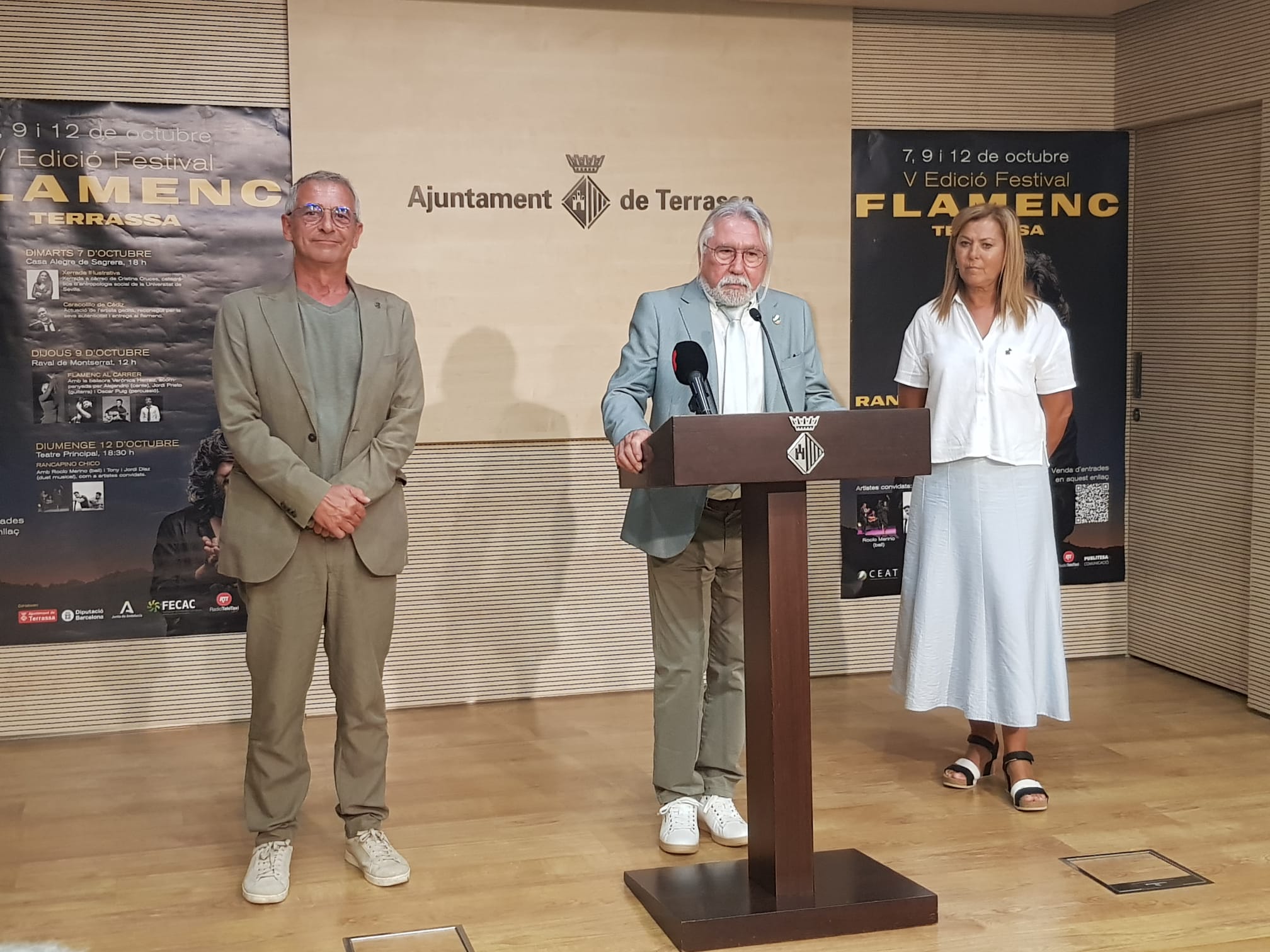 Presentación del 5º Festival Flamenco Terrassa, con los concejales Joan Salvador y Montserrat Alba, y el presidente de CEAT, Antonio Merino | Lluïsa Tarrida