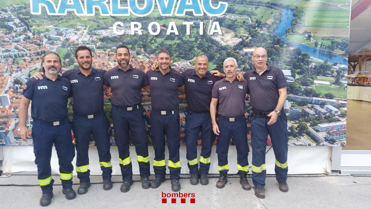 L’equip del GRAT, amb l’oficial Lluís Mendo i el sergent Jaume Miró, de la unitat de Salvaments en Accidents de Trànsit i Assistència Tècnica, dels Bombers de la Generalitat | Gencat