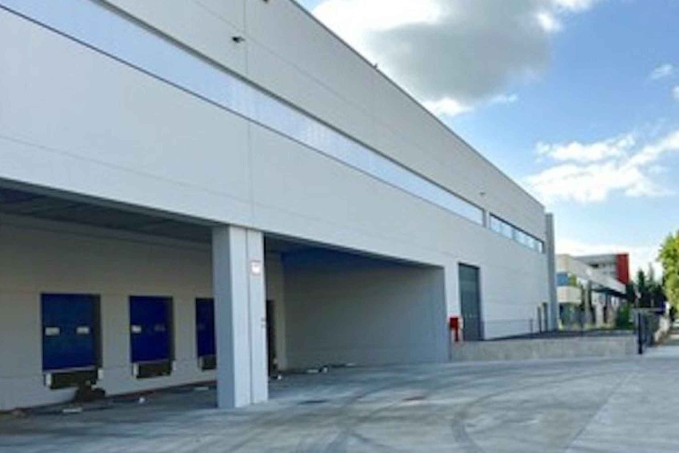 Urucat i Decero lloguen un magatzem al polígon industrial Can Parellada | Consulta Navesbarcelona
