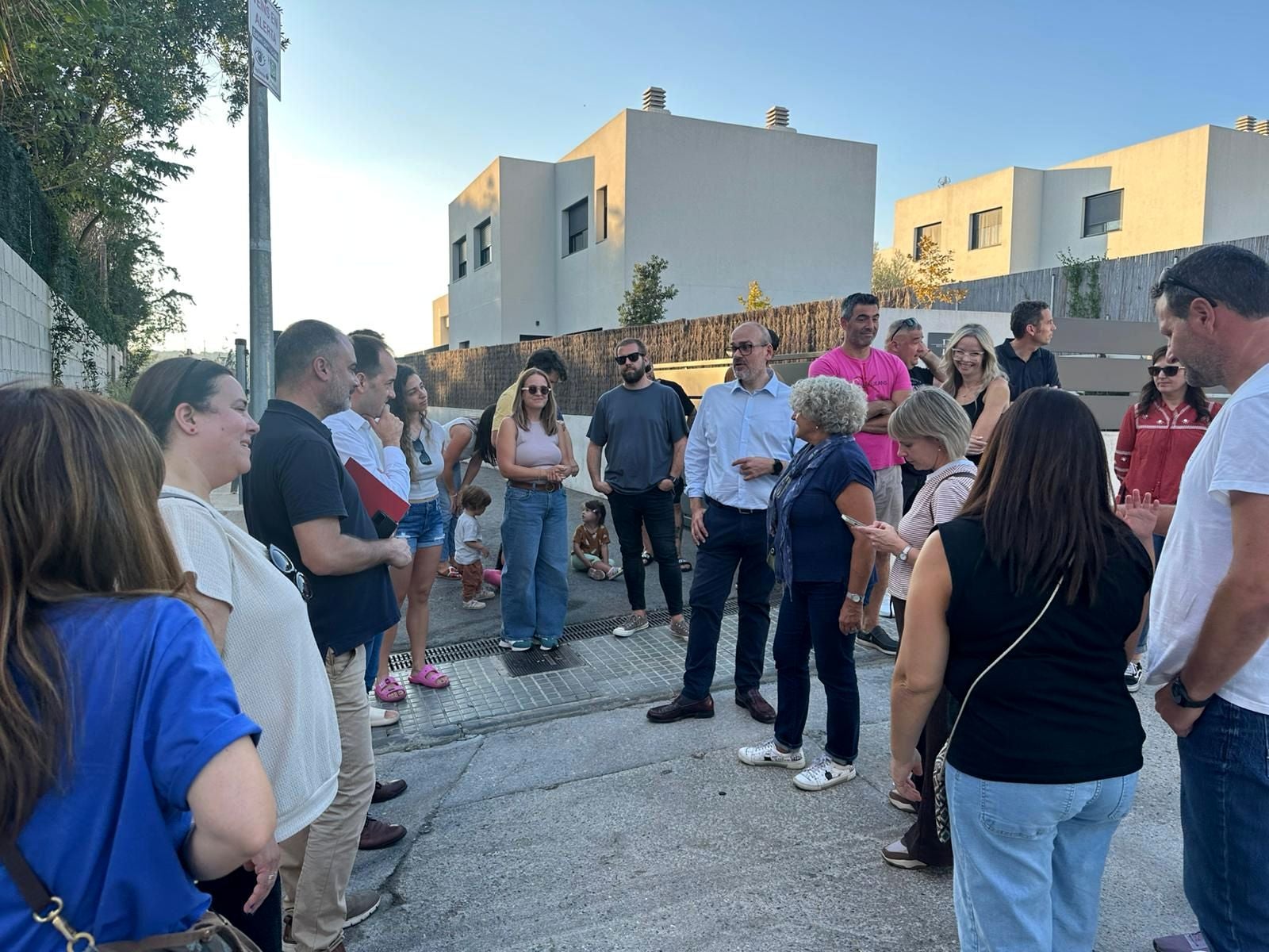 Reunió de l'alcalde amb els veïns del carrer Els Equirols de Les Fonts | Aj. Terrassa