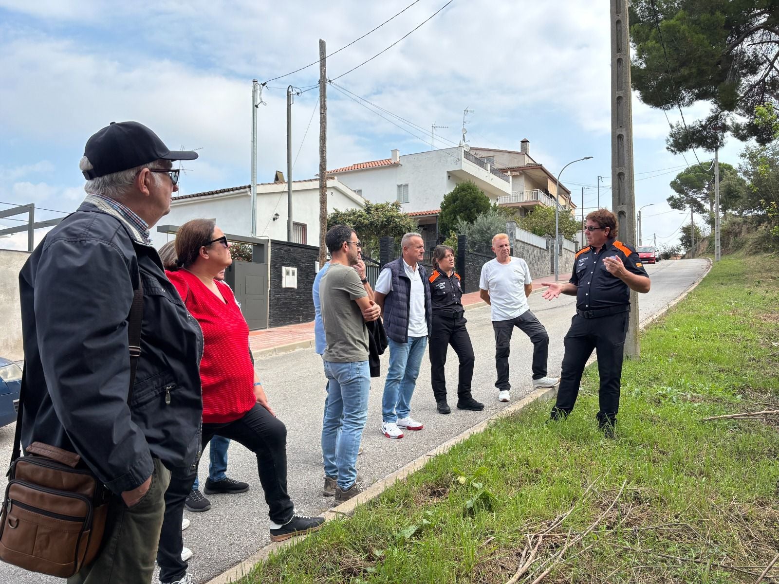 Visita de la regidora Ruth Hibernón als treballs de manteniment a la franja de Can Parellada | Ajuntament de Terrassa