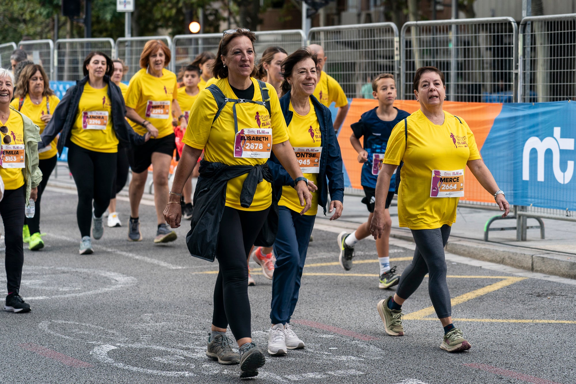 La 11a Cursa Fanny Sallés - Cursa de les Dones ha deixat una autèntica marea groga pel centre de Terrassa amb més de 2.600 participants. Amb arribada i sortida des del Parc dels Catalans, enguany s’estrenava recorregut, amb prop de 5km pels punts més emblemàtics de la ciutat. I malgrat que les marques eren el de menys en un esdeveniment amb caràcter solidari amb Oncolliga, cal destacar que Maria Ruiz (19:09) i Jan Isla (16:11) han estat els vencedors.