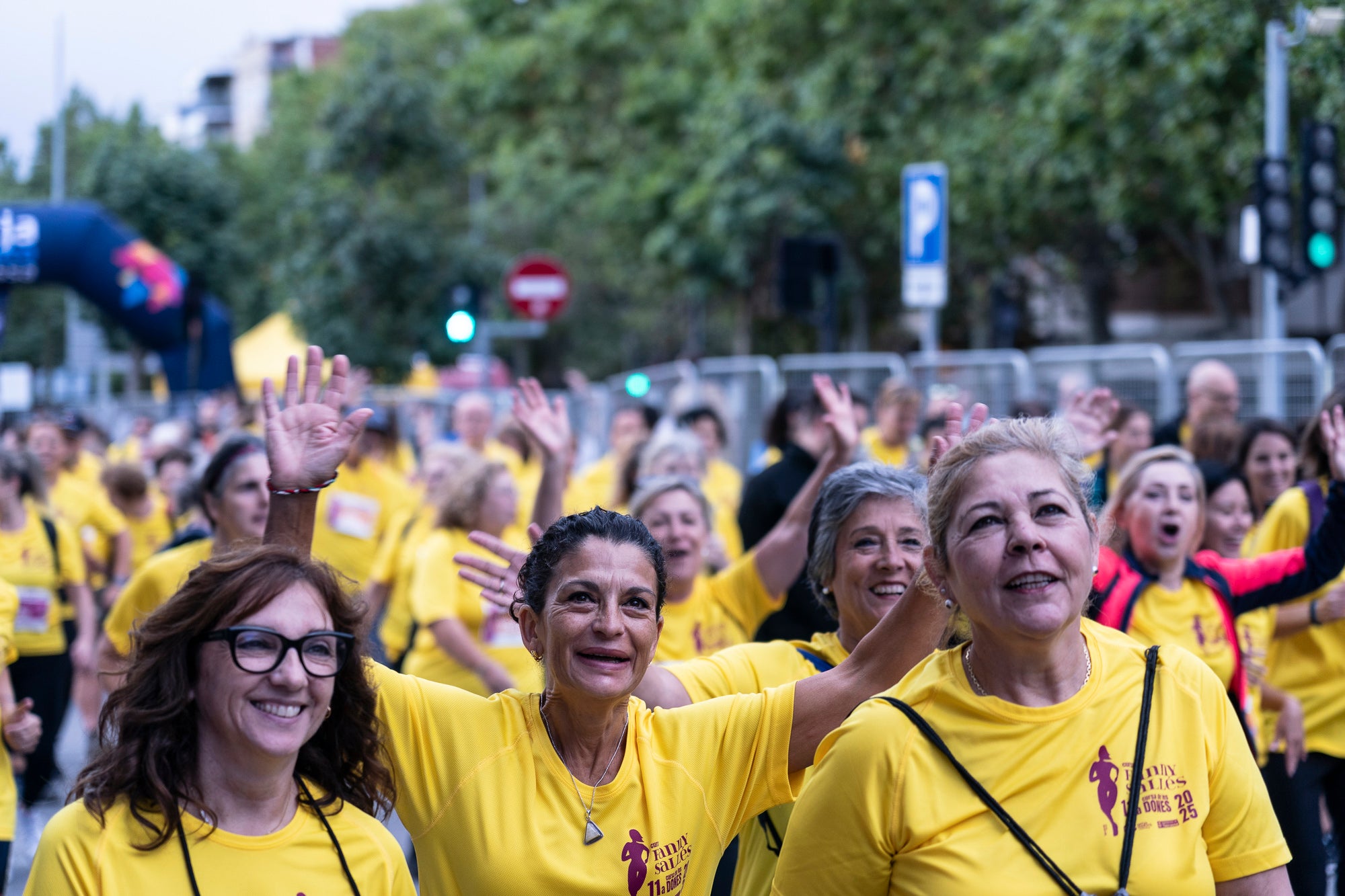 La 11a Cursa Fanny Sallés - Cursa de les Dones ha deixat una autèntica marea groga pel centre de Terrassa amb més de 2.600 participants. Amb arribada i sortida des del Parc dels Catalans, enguany s’estrenava recorregut, amb prop de 5km pels punts més emblemàtics de la ciutat. I malgrat que les marques eren el de menys en un esdeveniment amb caràcter solidari amb Oncolliga, cal destacar que Maria Ruiz (19:09) i Jan Isla (16:11) han estat els vencedors.