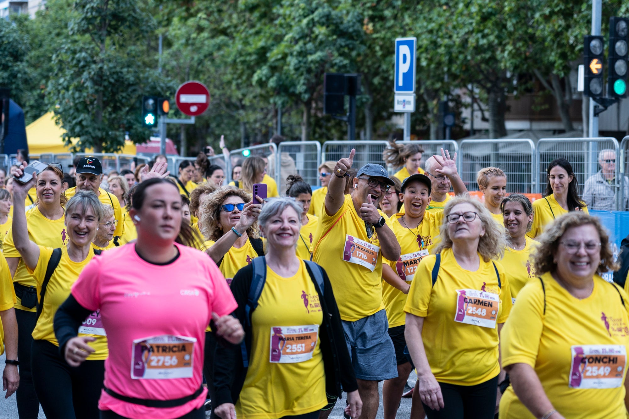 La 11a Cursa Fanny Sallés - Cursa de les Dones ha deixat una autèntica marea groga pel centre de Terrassa amb més de 2.600 participants. Amb arribada i sortida des del Parc dels Catalans, enguany s’estrenava recorregut, amb prop de 5km pels punts més emblemàtics de la ciutat. I malgrat que les marques eren el de menys en un esdeveniment amb caràcter solidari amb Oncolliga, cal destacar que Maria Ruiz (19:09) i Jan Isla (16:11) han estat els vencedors.