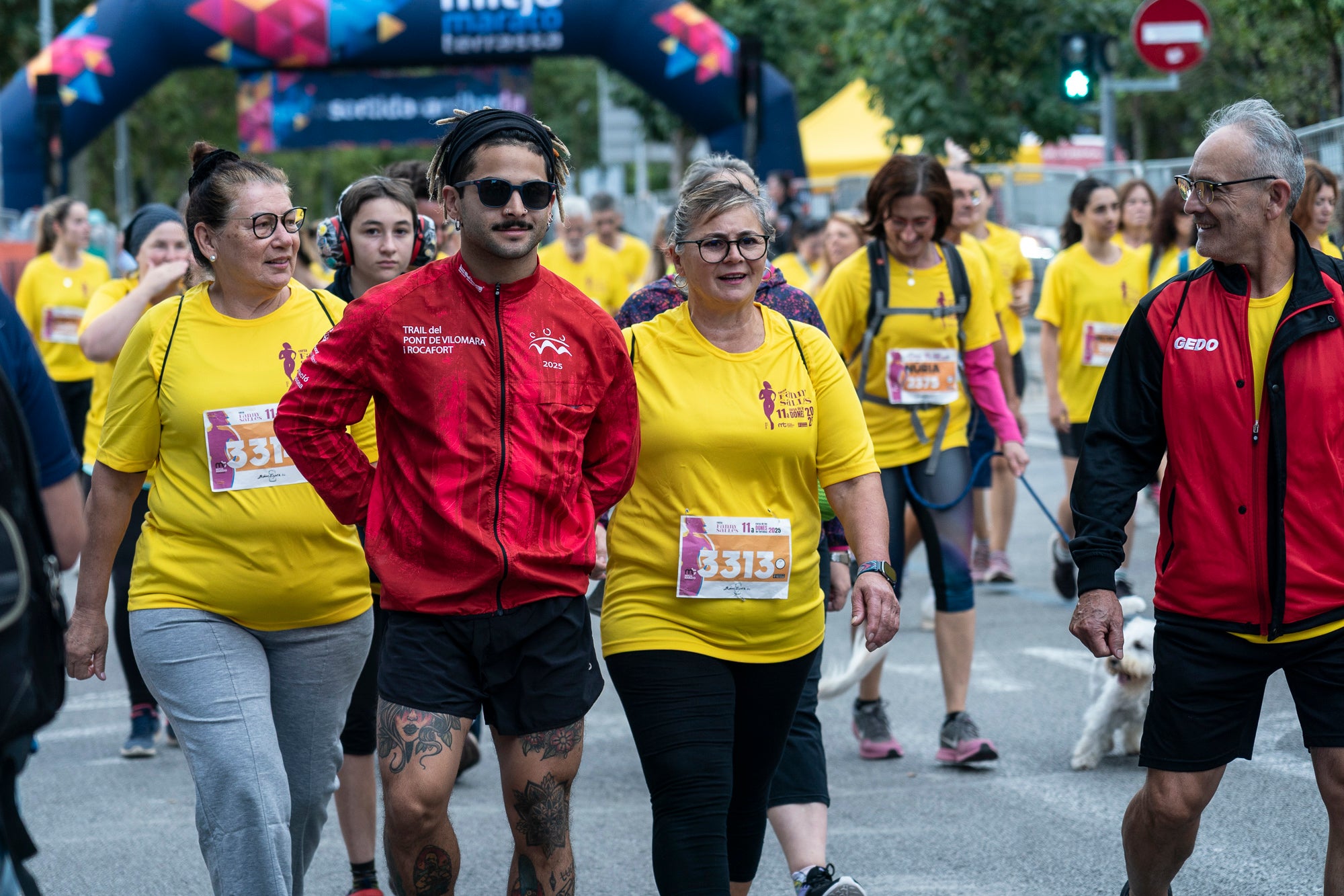 La 11a Cursa Fanny Sallés - Cursa de les Dones ha deixat una autèntica marea groga pel centre de Terrassa amb més de 2.600 participants. Amb arribada i sortida des del Parc dels Catalans, enguany s’estrenava recorregut, amb prop de 5km pels punts més emblemàtics de la ciutat. I malgrat que les marques eren el de menys en un esdeveniment amb caràcter solidari amb Oncolliga, cal destacar que Maria Ruiz (19:09) i Jan Isla (16:11) han estat els vencedors.