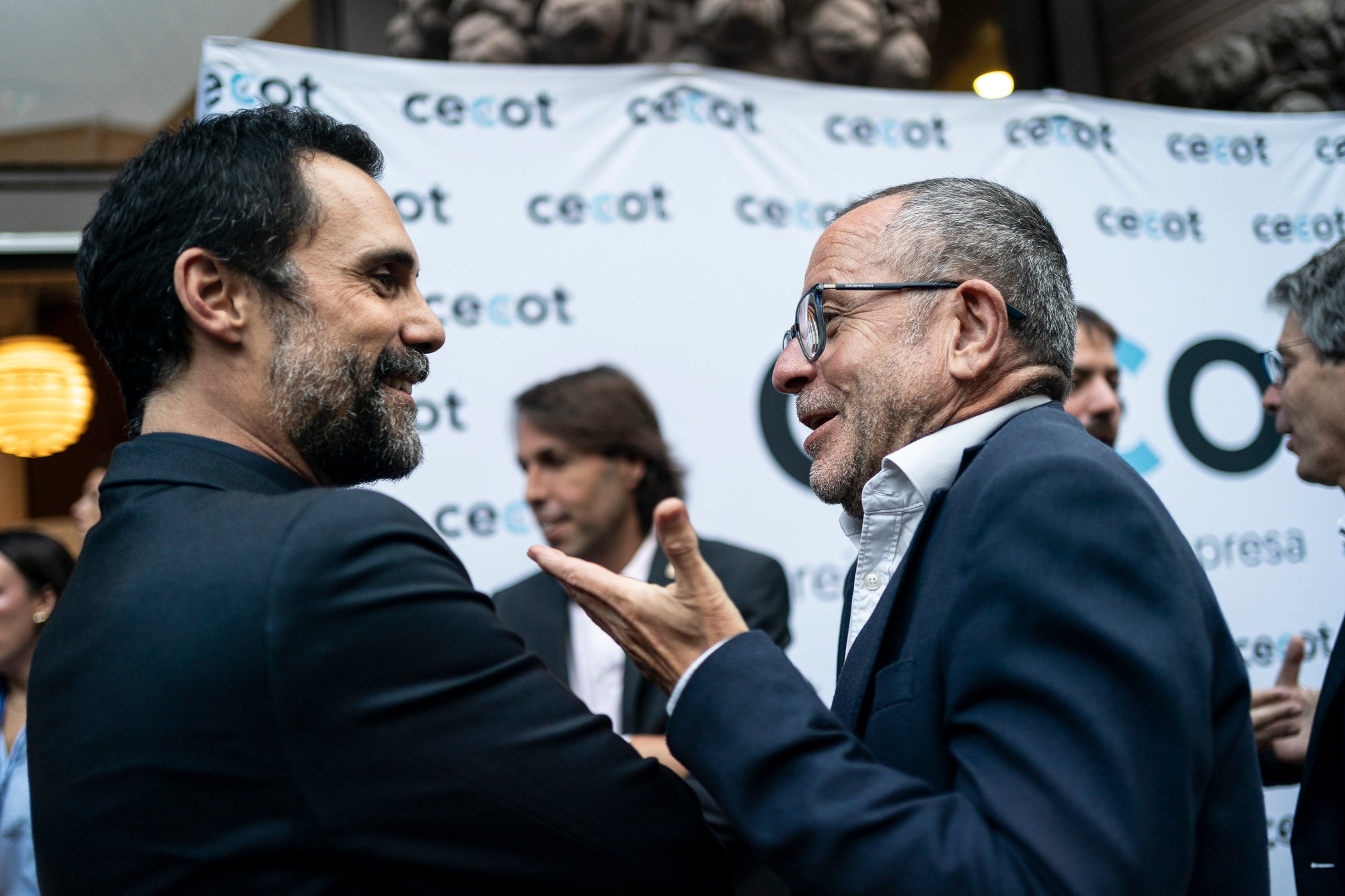 El Teatre Principal de Terrassa ha acollit la 30a edició de la Nit de l'Empresa. L'acte ha comptat amb la presència de l'alcalde de Terrassa, Jordi Ballart, i el president de Cecot, Xavier Panés; però ha destacat l'absència del president de la Generalitat, Salvador Illa, pels aiguats a l'Ebre. El gran protagonista de la jornada ha estat Cristóbal Colón, fundador de La Fageda, que ha rebut el Reconeixement a la Personalitat 2025 de Cecot | Mireia Comas