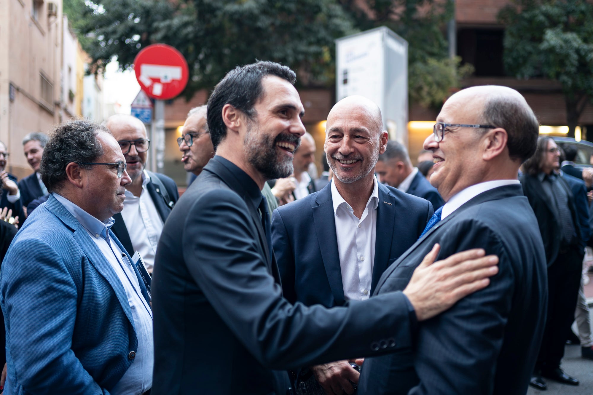 El Teatre Principal de Terrassa ha acollit la 30a edició de la Nit de l'Empresa. L'acte ha comptat amb la presència de l'alcalde de Terrassa, Jordi Ballart, i el president de Cecot, Xavier Panés; però ha destacat l'absència del president de la Generalitat, Salvador Illa, pels aiguats a l'Ebre. El gran protagonista de la jornada ha estat Cristóbal Colón, fundador de La Fageda, que ha rebut el Reconeixement a la Personalitat 2025 de Cecot | Mireia Comas