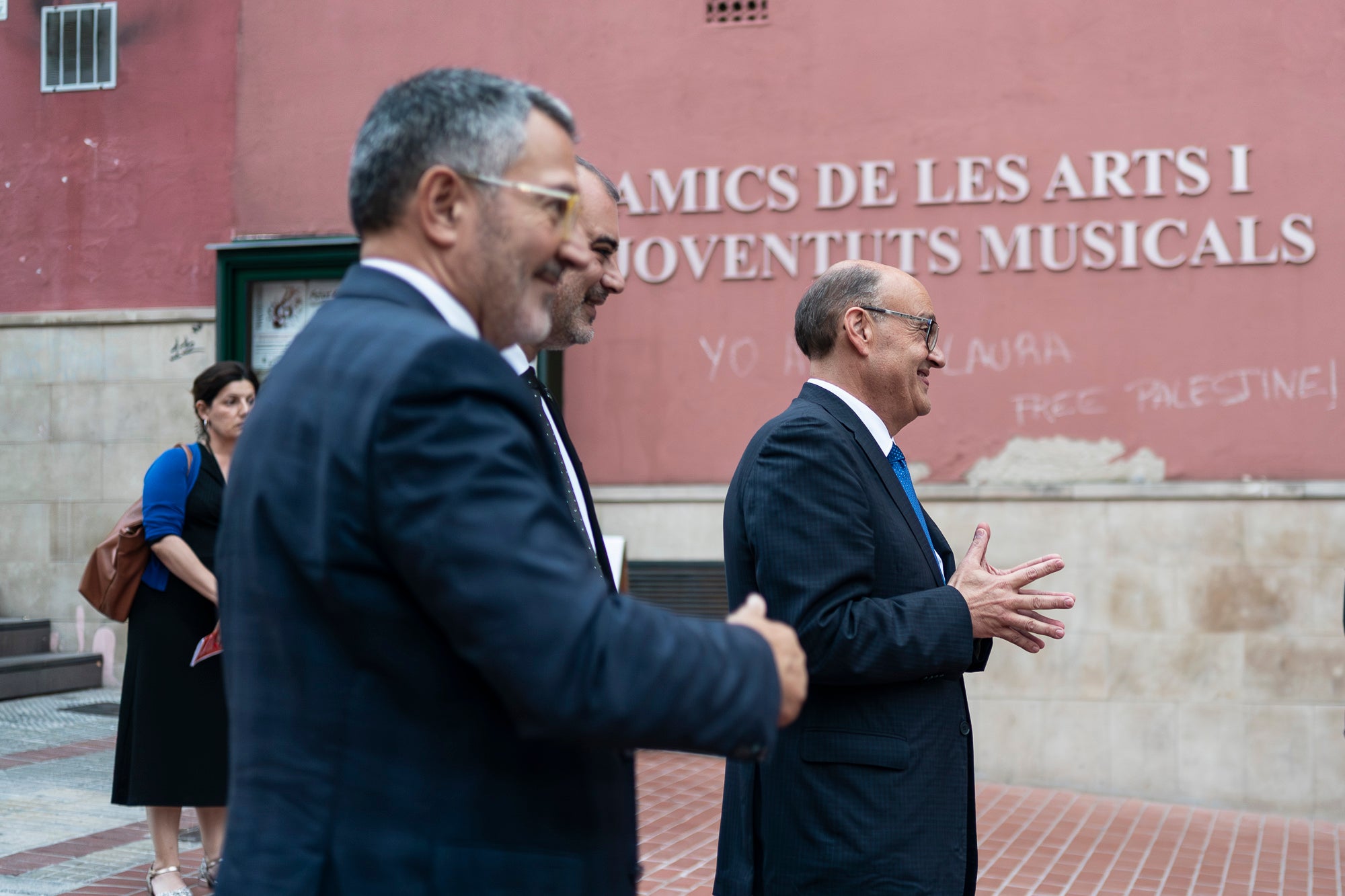 El Teatre Principal de Terrassa ha acollit la 30a edició de la Nit de l'Empresa. L'acte ha comptat amb la presència de l'alcalde de Terrassa, Jordi Ballart, i el president de Cecot, Xavier Panés; però ha destacat l'absència del president de la Generalitat, Salvador Illa, pels aiguats a l'Ebre. El gran protagonista de la jornada ha estat Cristóbal Colón, fundador de La Fageda, que ha rebut el Reconeixement a la Personalitat 2025 de Cecot | Mireia Comas