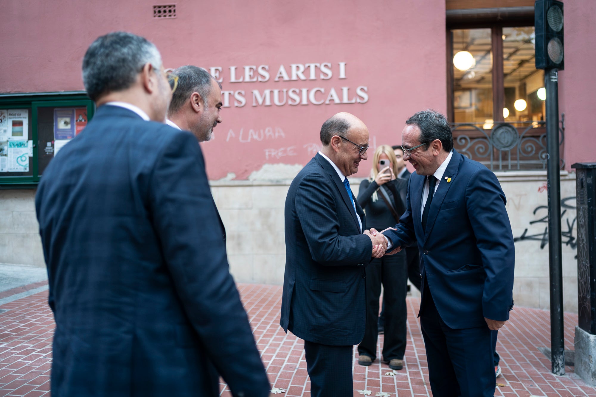 El Teatre Principal de Terrassa ha acollit la 30a edició de la Nit de l'Empresa. L'acte ha comptat amb la presència de l'alcalde de Terrassa, Jordi Ballart, i el president de Cecot, Xavier Panés; però ha destacat l'absència del president de la Generalitat, Salvador Illa, pels aiguats a l'Ebre. El gran protagonista de la jornada ha estat Cristóbal Colón, fundador de La Fageda, que ha rebut el Reconeixement a la Personalitat 2025 de Cecot | Mireia Comas