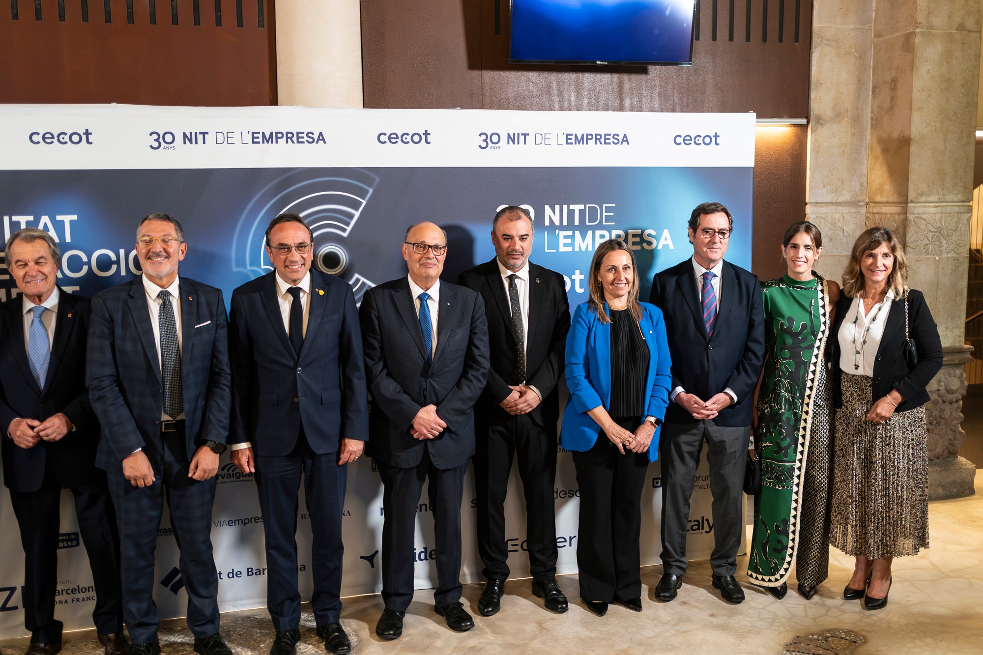 El Teatre Principal de Terrassa ha acollit la 30a edició de la Nit de l'Empresa. L'acte ha comptat amb la presència de l'alcalde de Terrassa, Jordi Ballart, i el president de Cecot, Xavier Panés; però ha destacat l'absència del president de la Generalitat, Salvador Illa, pels aiguats a l'Ebre. El gran protagonista de la jornada ha estat Cristóbal Colón, fundador de La Fageda, que ha rebut el Reconeixement a la Personalitat 2025 de Cecot | Mireia Comas