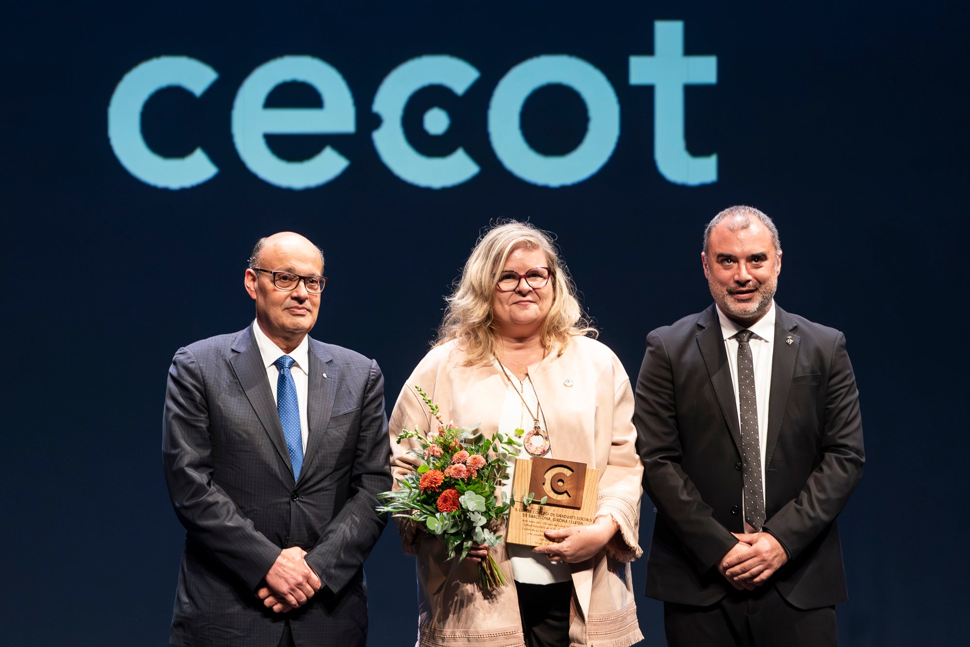 El Teatre Principal de Terrassa ha acollit la 30a edició de la Nit de l'Empresa. L'acte ha comptat amb la presència de l'alcalde de Terrassa, Jordi Ballart, i el president de Cecot, Xavier Panés; però ha destacat l'absència del president de la Generalitat, Salvador Illa, pels aiguats a l'Ebre. El gran protagonista de la jornada ha estat Cristóbal Colón, fundador de La Fageda, que ha rebut el Reconeixement a la Personalitat 2025 de Cecot | Mireia Comas