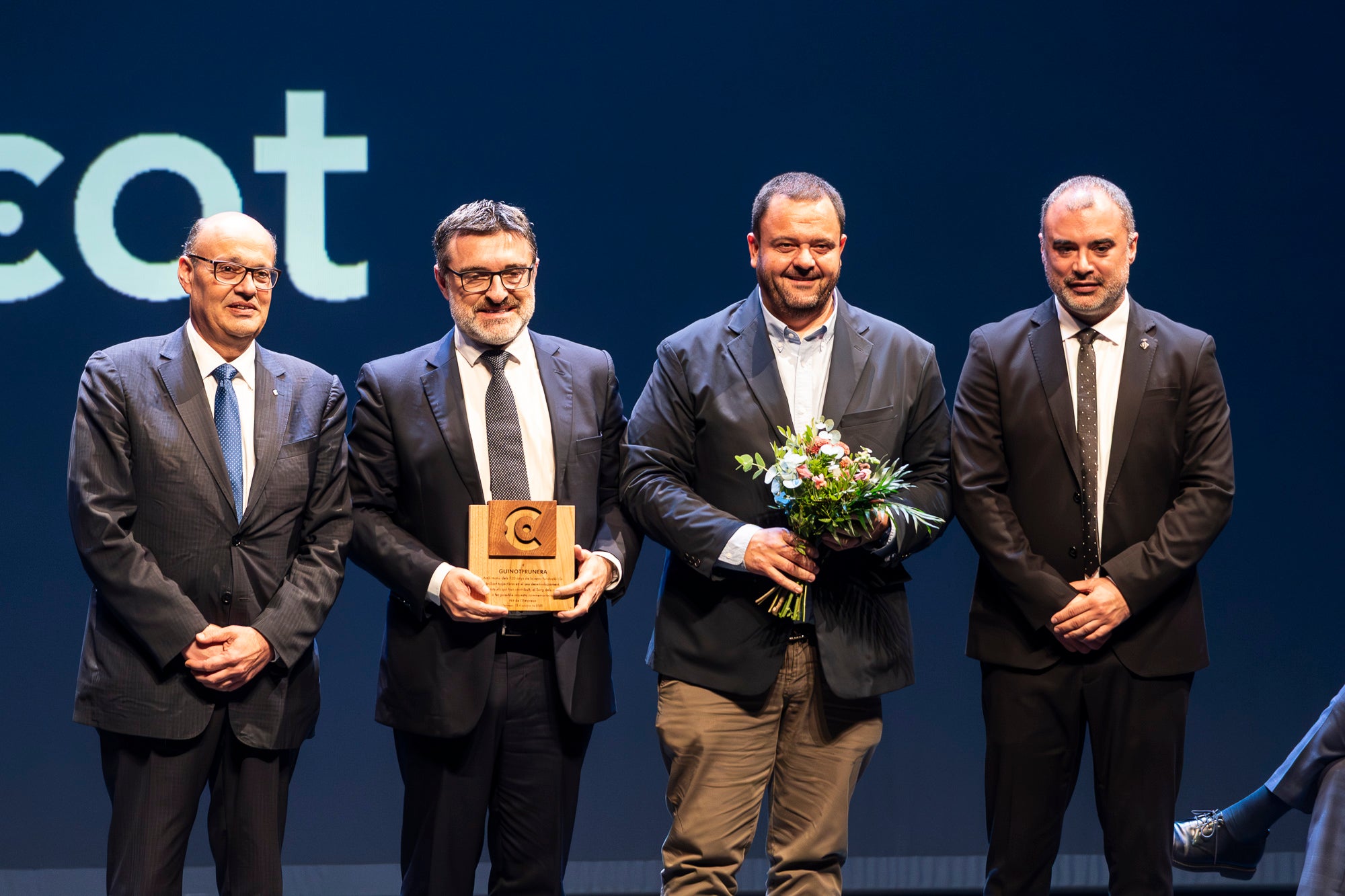 El Teatre Principal de Terrassa ha acollit la 30a edició de la Nit de l'Empresa. L'acte ha comptat amb la presència de l'alcalde de Terrassa, Jordi Ballart, i el president de Cecot, Xavier Panés; però ha destacat l'absència del president de la Generalitat, Salvador Illa, pels aiguats a l'Ebre. El gran protagonista de la jornada ha estat Cristóbal Colón, fundador de La Fageda, que ha rebut el Reconeixement a la Personalitat 2025 de Cecot | Mireia Comas