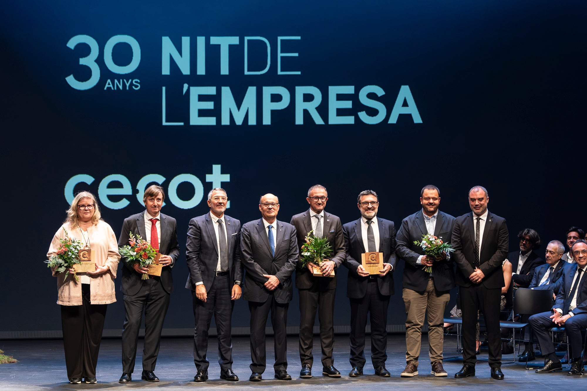 El Teatre Principal de Terrassa ha acollit la 30a edició de la Nit de l'Empresa. L'acte ha comptat amb la presència de l'alcalde de Terrassa, Jordi Ballart, i el president de Cecot, Xavier Panés; però ha destacat l'absència del president de la Generalitat, Salvador Illa, pels aiguats a l'Ebre. El gran protagonista de la jornada ha estat Cristóbal Colón, fundador de La Fageda, que ha rebut el Reconeixement a la Personalitat 2025 de Cecot | Mireia Comas