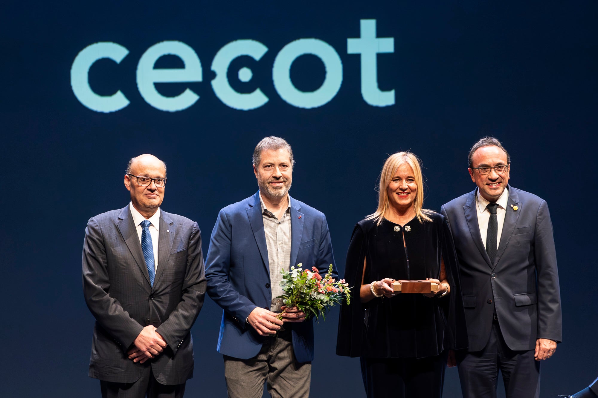 El Teatre Principal de Terrassa ha acollit la 30a edició de la Nit de l'Empresa. L'acte ha comptat amb la presència de l'alcalde de Terrassa, Jordi Ballart, i el president de Cecot, Xavier Panés; però ha destacat l'absència del president de la Generalitat, Salvador Illa, pels aiguats a l'Ebre. El gran protagonista de la jornada ha estat Cristóbal Colón, fundador de La Fageda, que ha rebut el Reconeixement a la Personalitat 2025 de Cecot | Mireia Comas