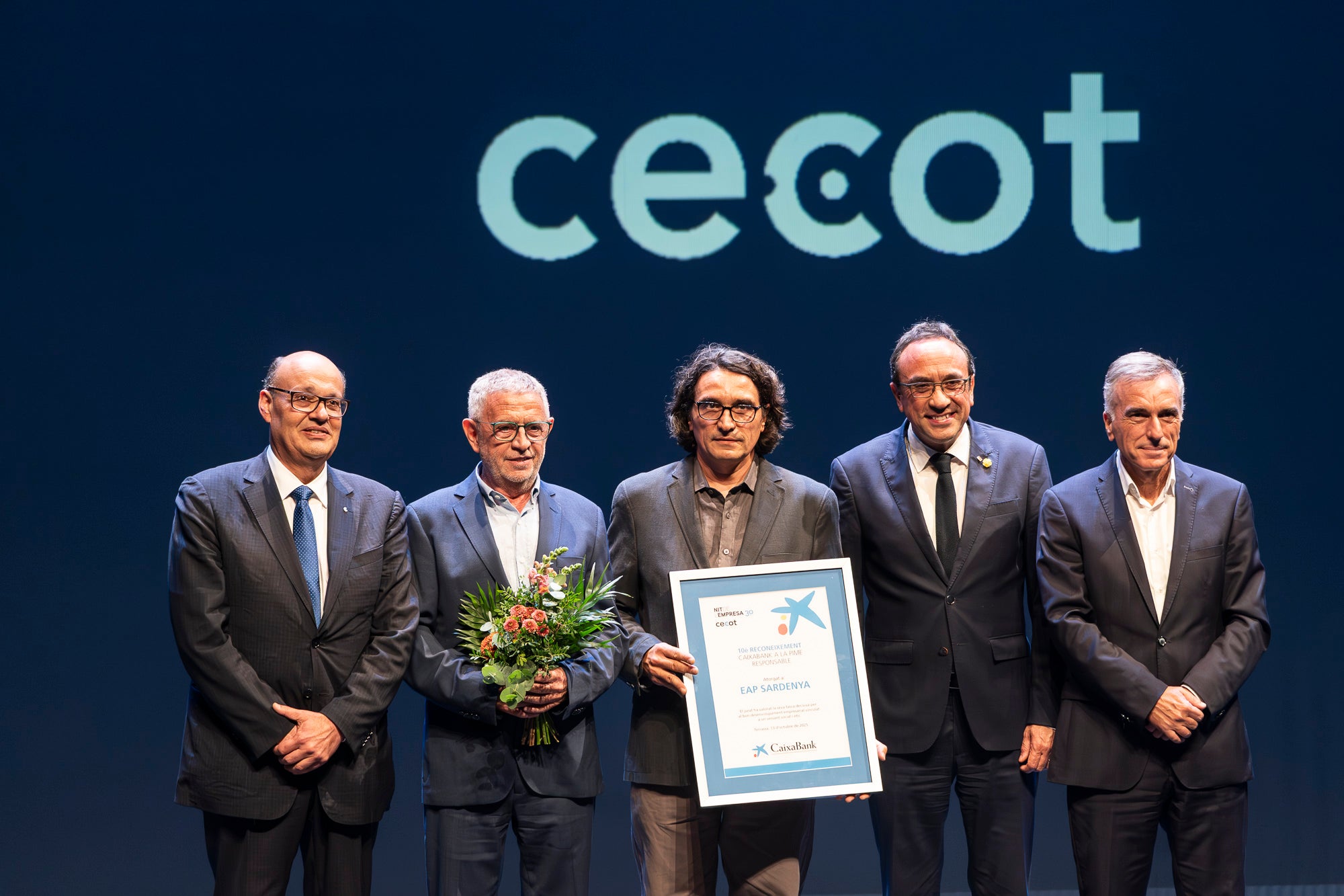 El Teatre Principal de Terrassa ha acollit la 30a edició de la Nit de l'Empresa. L'acte ha comptat amb la presència de l'alcalde de Terrassa, Jordi Ballart, i el president de Cecot, Xavier Panés; però ha destacat l'absència del president de la Generalitat, Salvador Illa, pels aiguats a l'Ebre. El gran protagonista de la jornada ha estat Cristóbal Colón, fundador de La Fageda, que ha rebut el Reconeixement a la Personalitat 2025 de Cecot | Mireia Comas