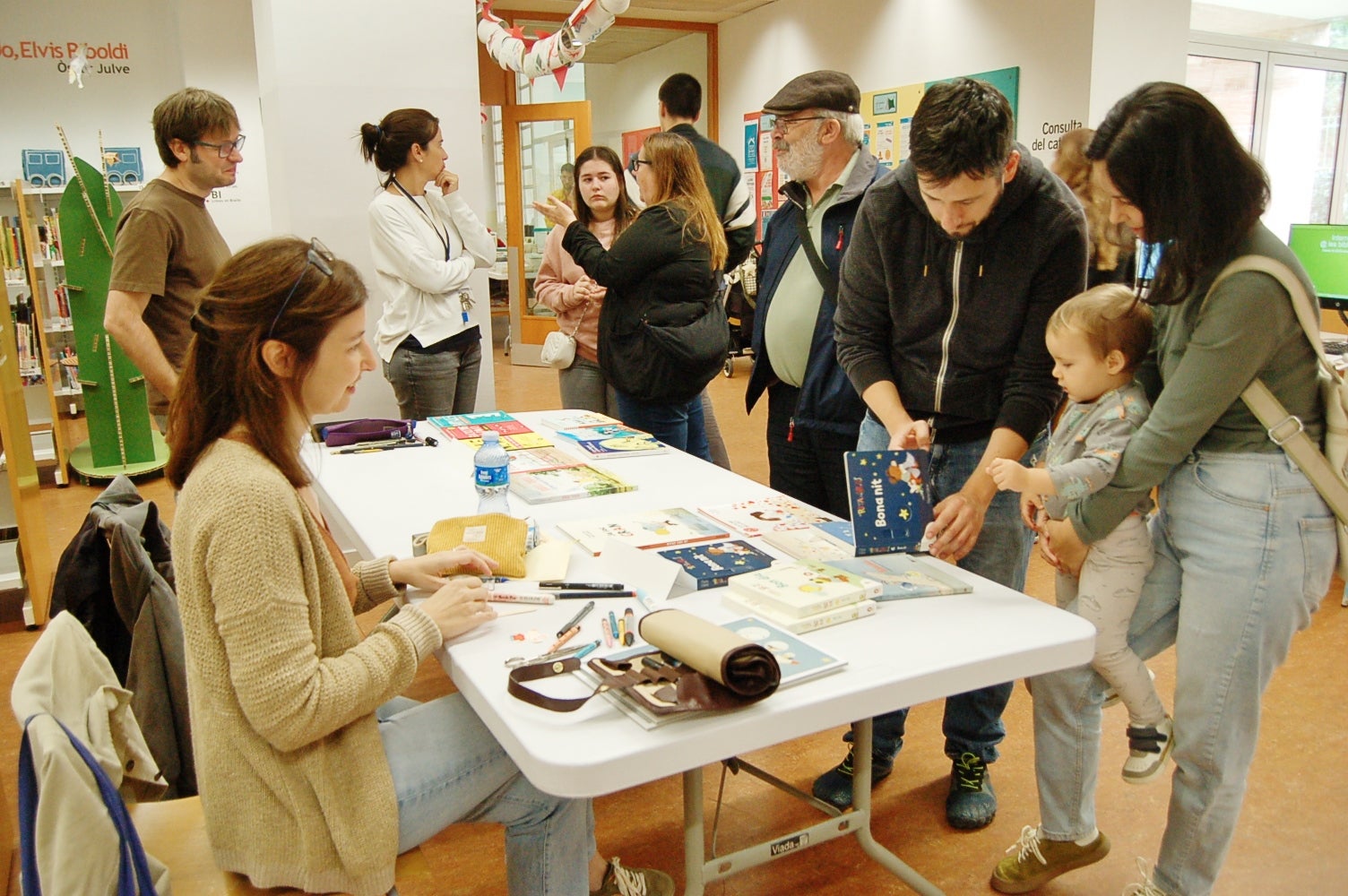 La Biblioteca Central de Terrassa va acollir aquest dissabte la 4ª Trobada d'Il.lustració Infantil, que va reunir alguns dels majors autors catalans d'aquesta disciplina de llibres per a infants i es va organitzar conjuntament amb Bambú Llibreria. Hi van participar els il·lustradors locals Kim Amate i Marta Cabrol i d'altres de fora com Núria Albesa, Maria Tolosa Cistaré, Roser Matas o Vivim del Cuentu. La trobada comptava amb la col·laboració de les editorials Mediterrània i Nanit.