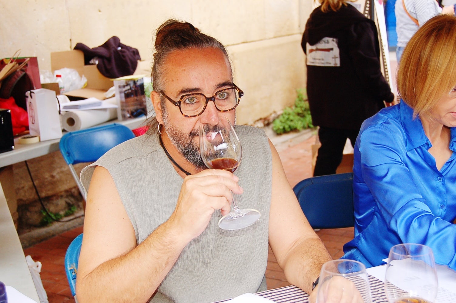 Aquest dissabte, 18 d'octubre, Terrassa ha acollit l'11a edició de la Festa i Tast de Ratafia al Raval de Montserrat. La jornada ha estat organitzada per la Colla dels Federins Trabucaires de Terrassa i l'Ateneu Terrassenc | Ramon Navarro
