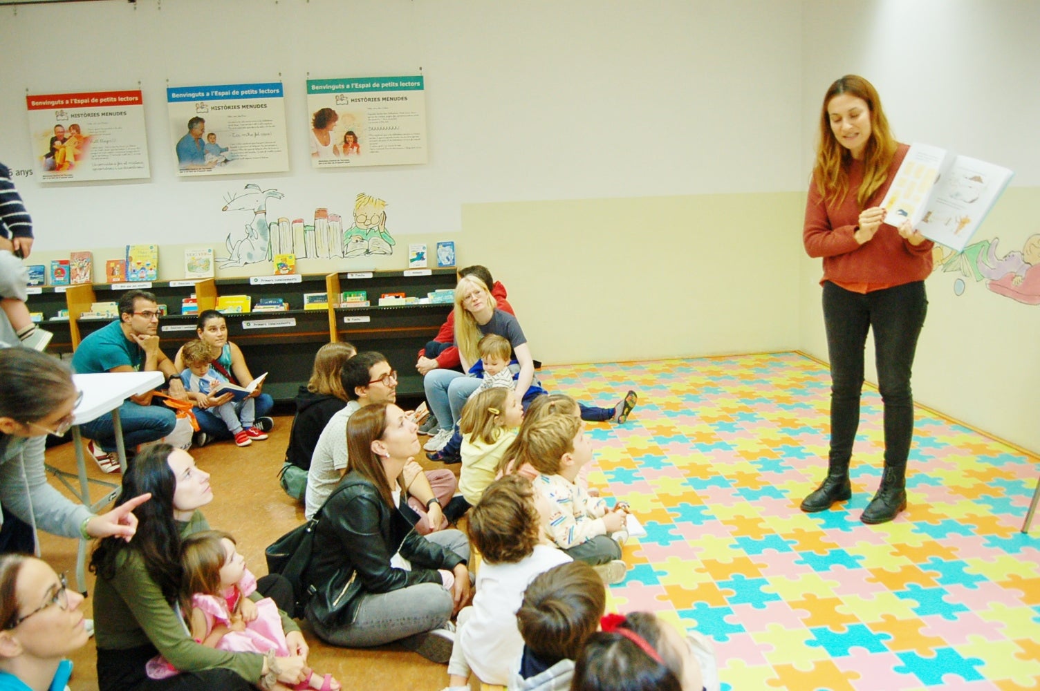 La Biblioteca Central de Terrassa va acollir aquest dissabte la 4ª Trobada d'Il.lustració Infantil, que va reunir alguns dels majors autors catalans d'aquesta disciplina de llibres per a infants i es va organitzar conjuntament amb Bambú Llibreria. Hi van participar els il·lustradors locals Kim Amate i Marta Cabrol i d'altres de fora com Núria Albesa, Maria Tolosa Cistaré, Roser Matas o Vivim del Cuentu. La trobada comptava amb la col·laboració de les editorials Mediterrània i Nanit.