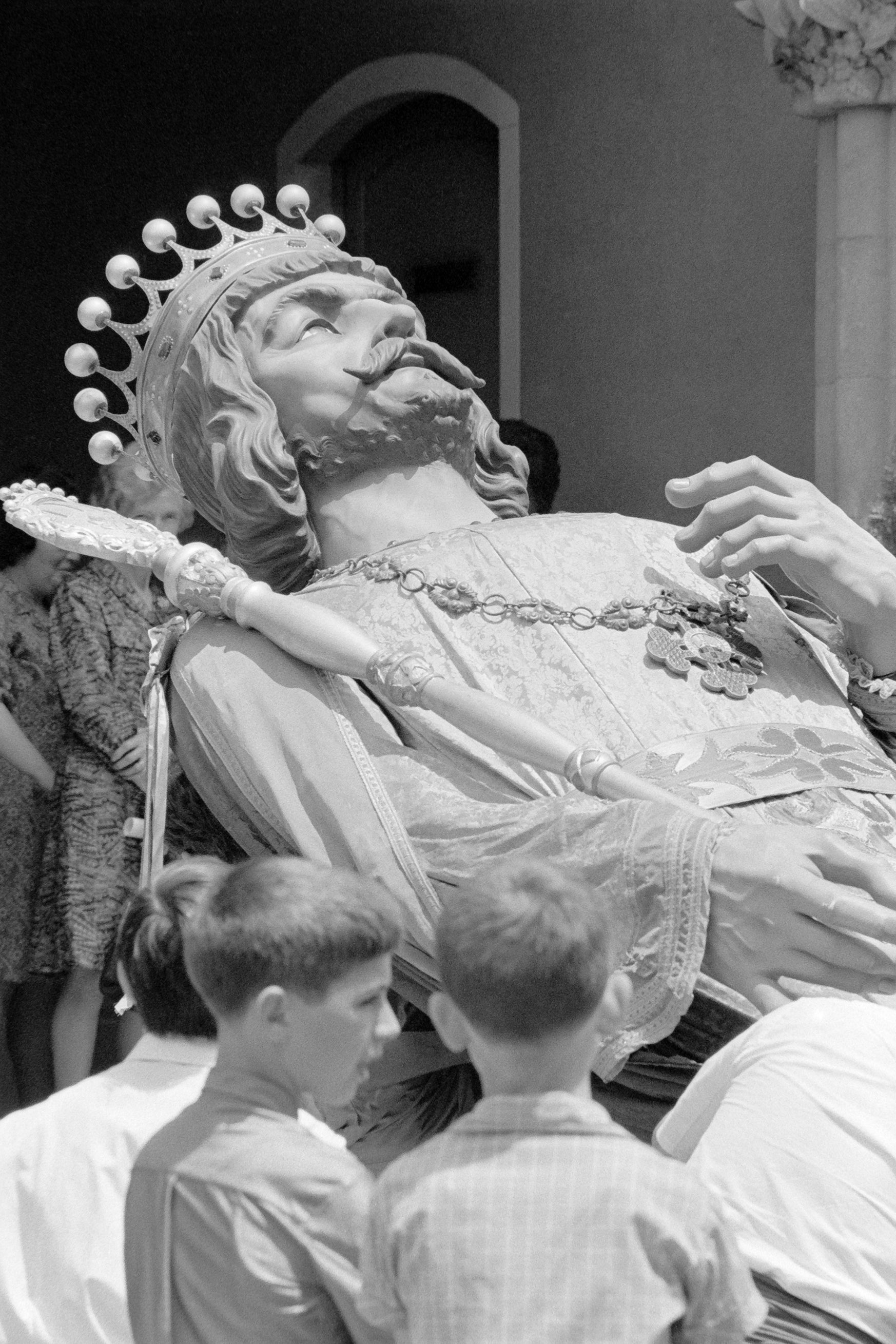 El passat divendres, 3 d'octubre, es va inaugurar l'exposició 'A l'altra banda del riu' al Centre Excursionista de Terrassa. Es tracta d'un recull d'una selecció d'imatges de Terrassa, Castellar de Vallès i Barcelona del fotògraf castellarenc Ramon Llinares. La mostra ha estat comissariada per Cristóbal Castro i Cesc Llinares | Cristóbal Castro