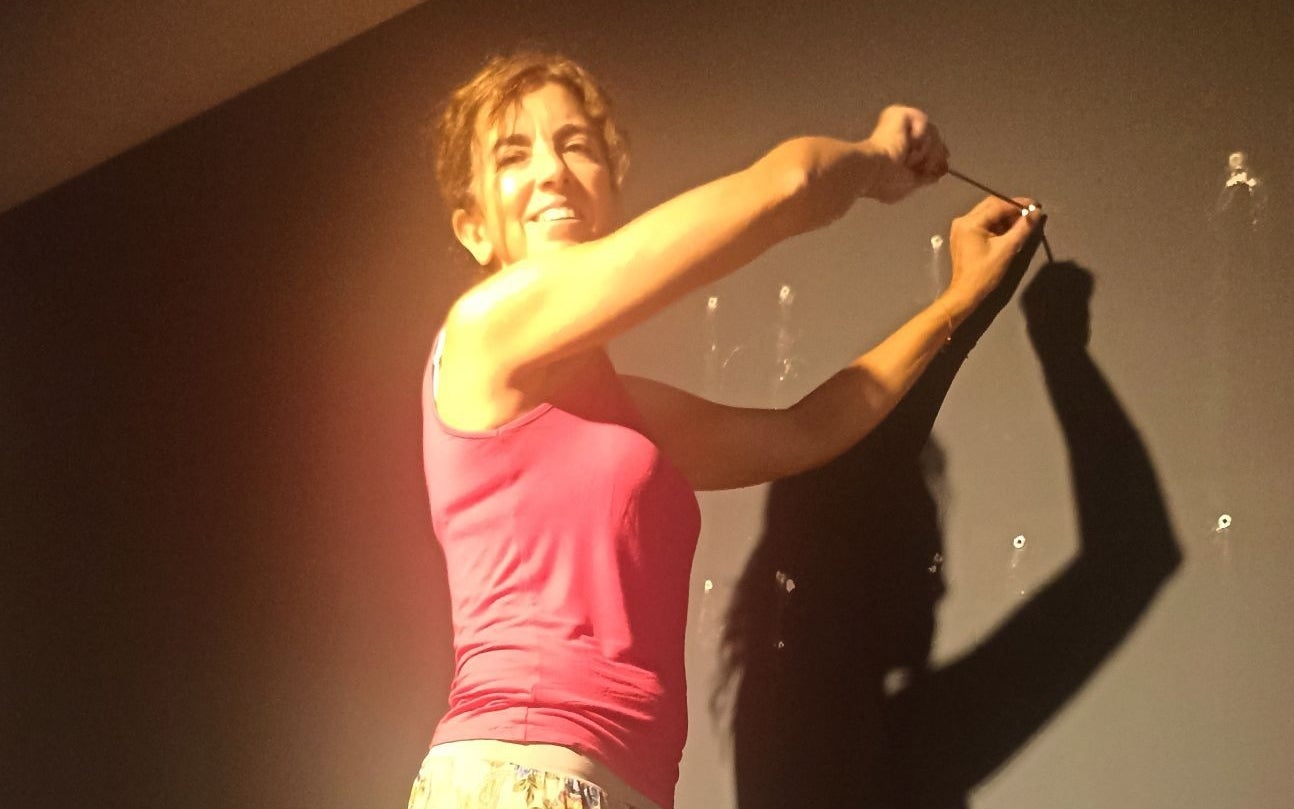 Ester Ramón, preparant l'exposició 'Tèrries' a la Sala Muncunill | E.R.